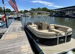 22’ Manitou Tri-Toon w/150hp (up to 13 people) -multiple day discount