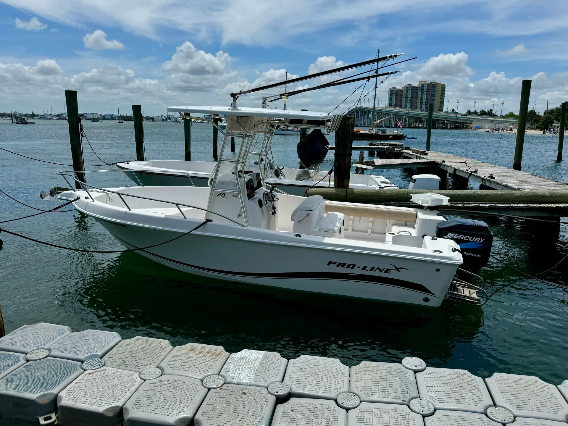 Pro-Line Boats 20 Sport in Riviera Beach, FL — photo 2