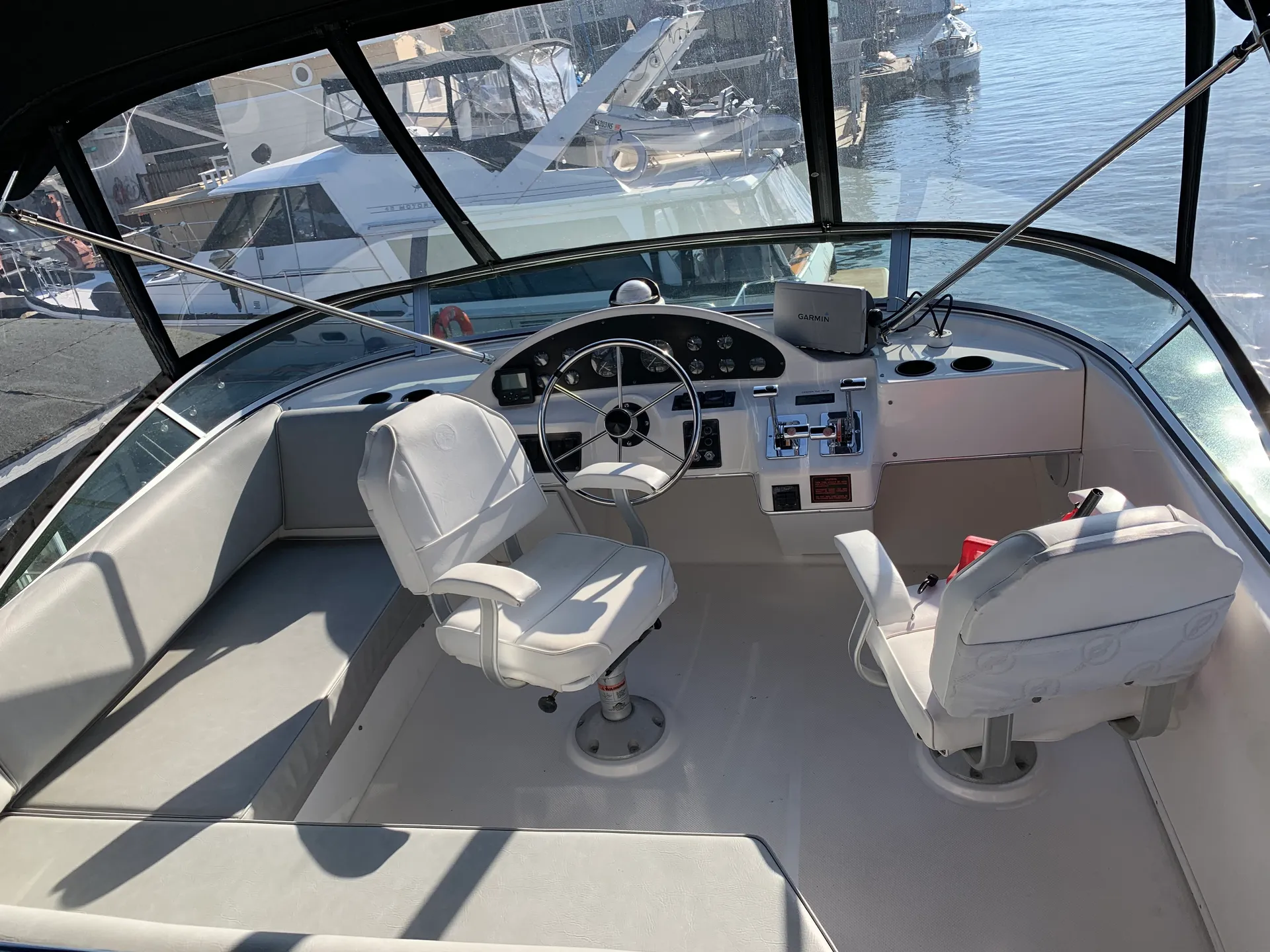 Cruise the lake 🛥️on a 40ft yacht w/bathrooms.  Lake Union/Lake WA