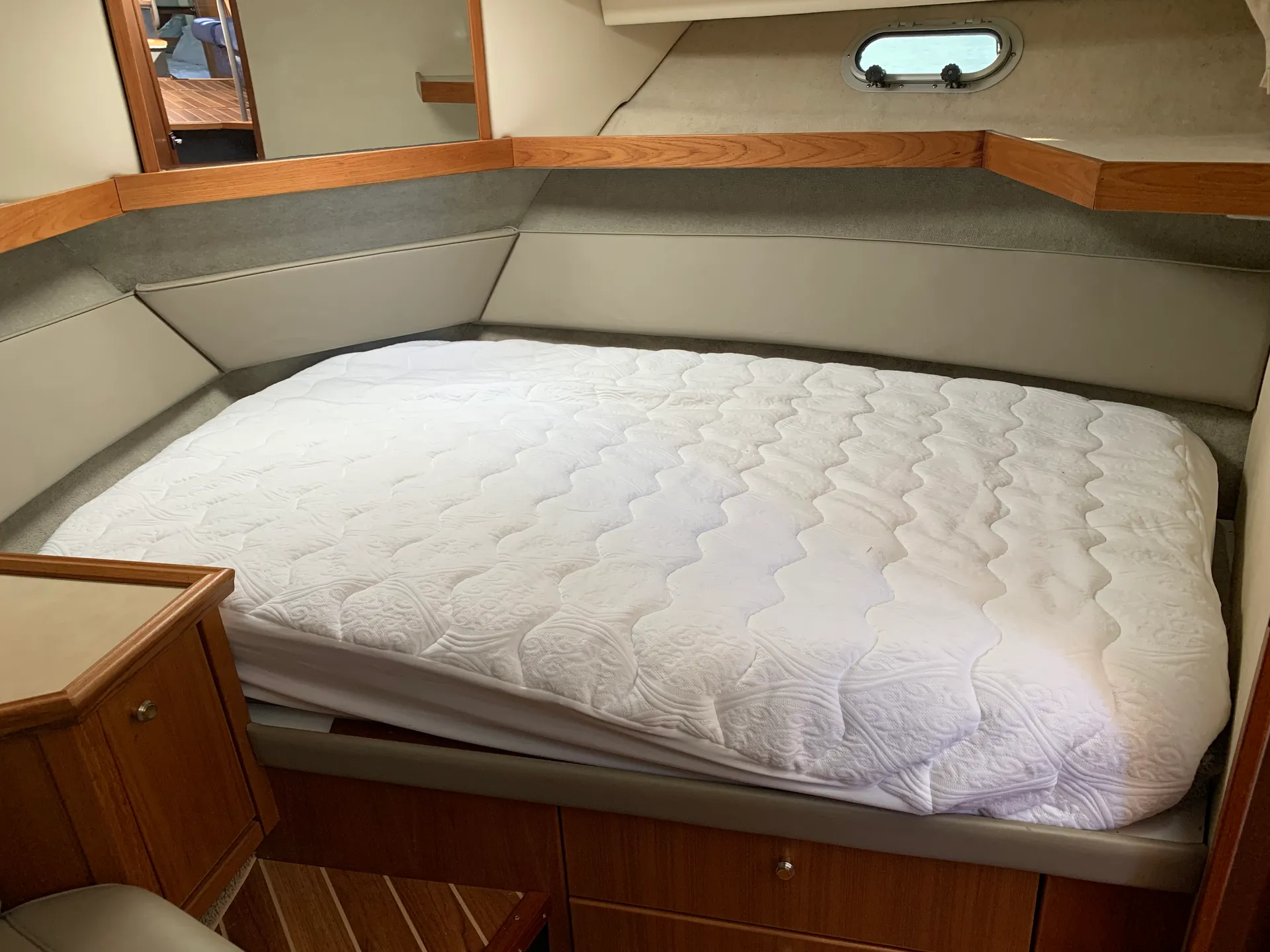 Cruise the lake 🛥️on a 40ft yacht w/bathrooms.  Lake Union/Lake WA