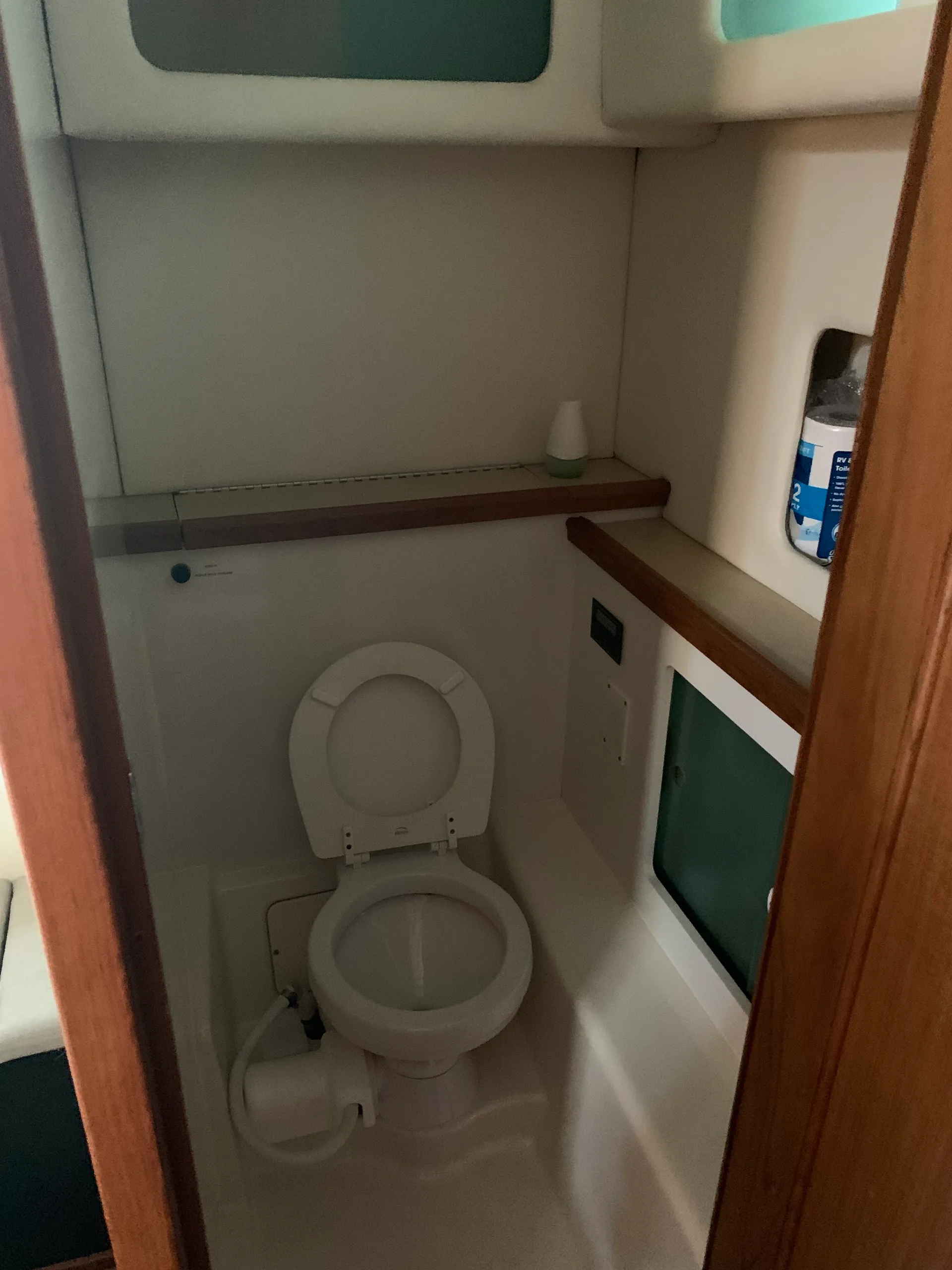 Cruise the lake 🛥️on a 40ft yacht w/bathrooms.  Lake Union/Lake WA