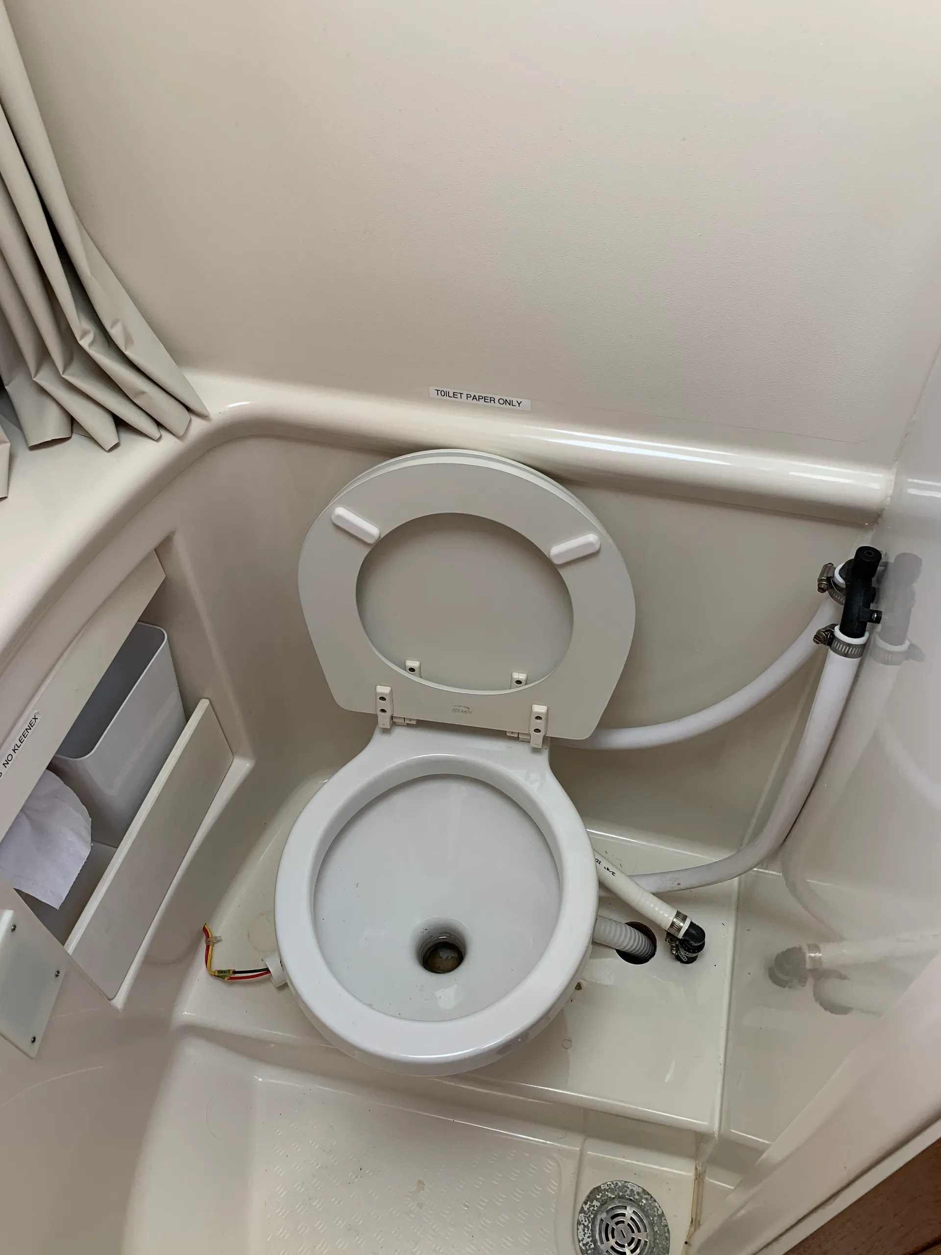 Cruise the lake 🛥️on a 40ft yacht w/bathrooms.  Lake Union/Lake WA