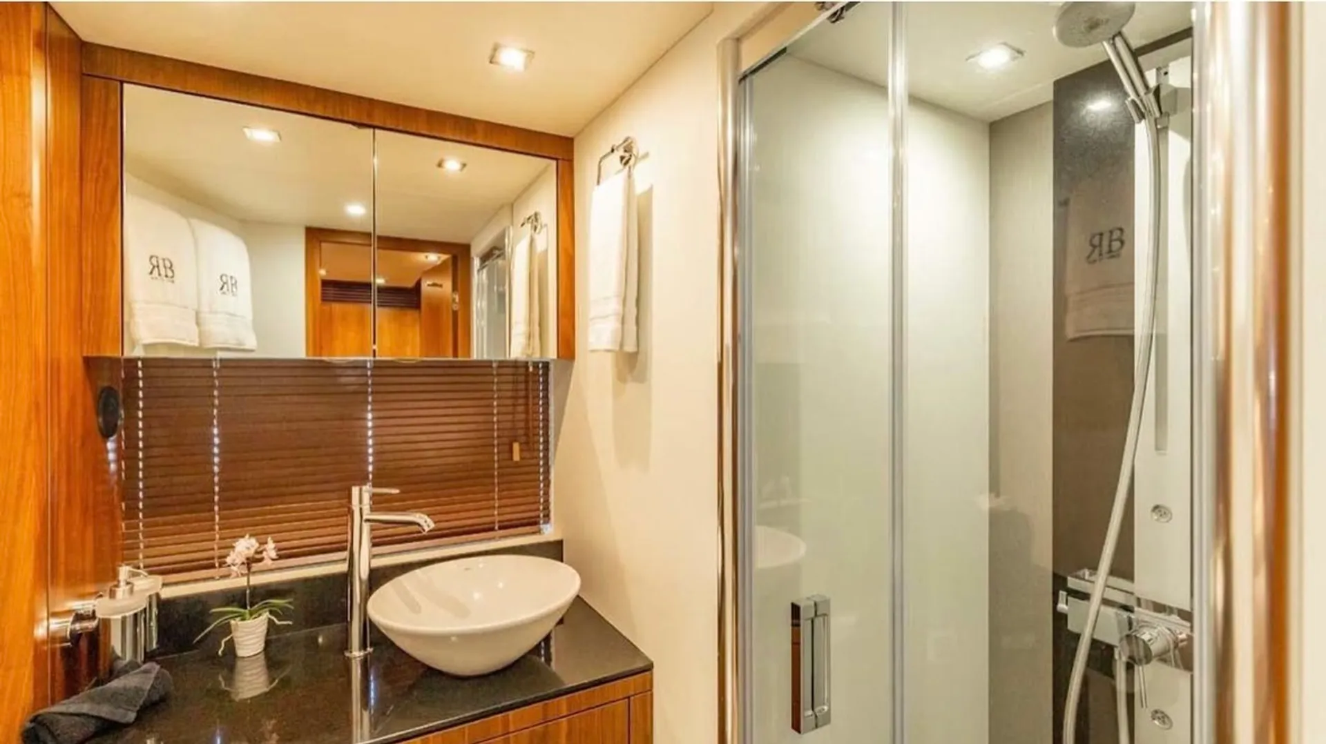 Sunseeker Manhattan in Nantucket, MA — photo 3