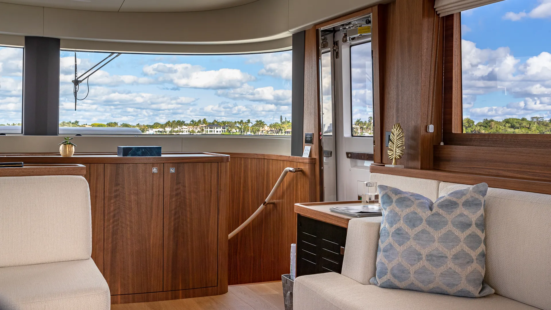 Brand New and Beautiful 2023 61' Sirena Flybridge Yacht