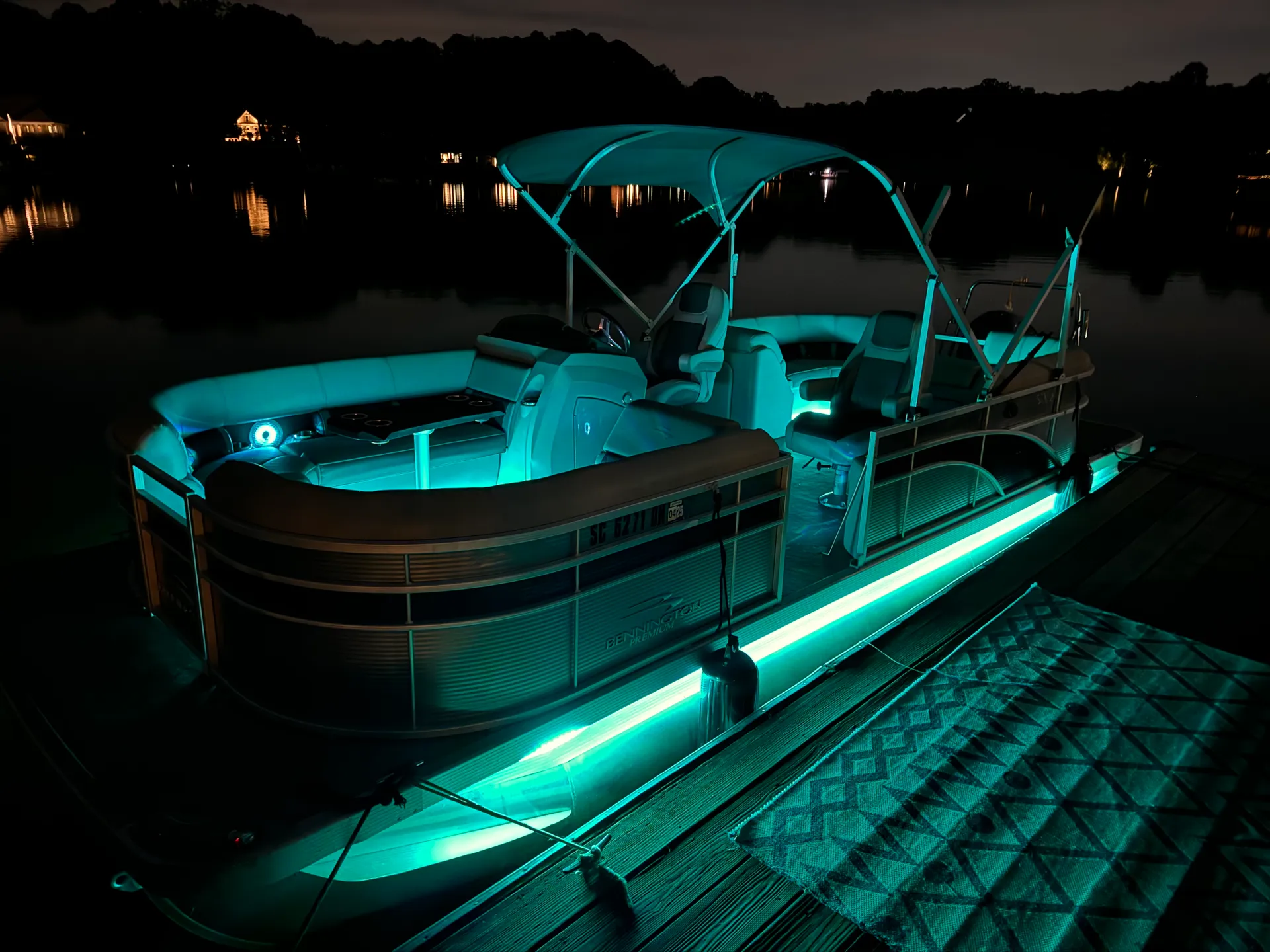 TUBE LAKE NORMAN 2021 24’ Luxury Bennington TRITOON LED Party Package