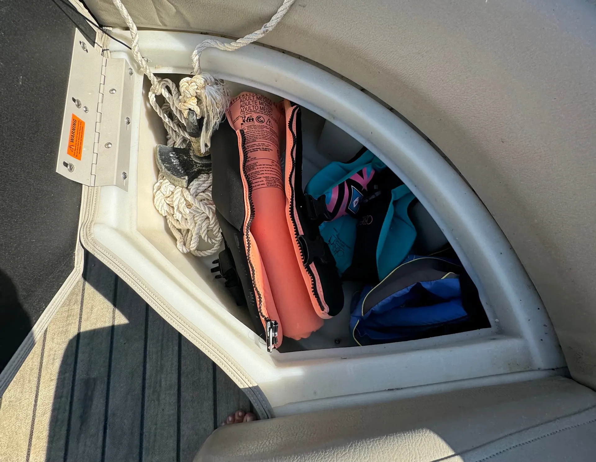 Francioni Tritoon - Perfect Location on Lake Hamilton