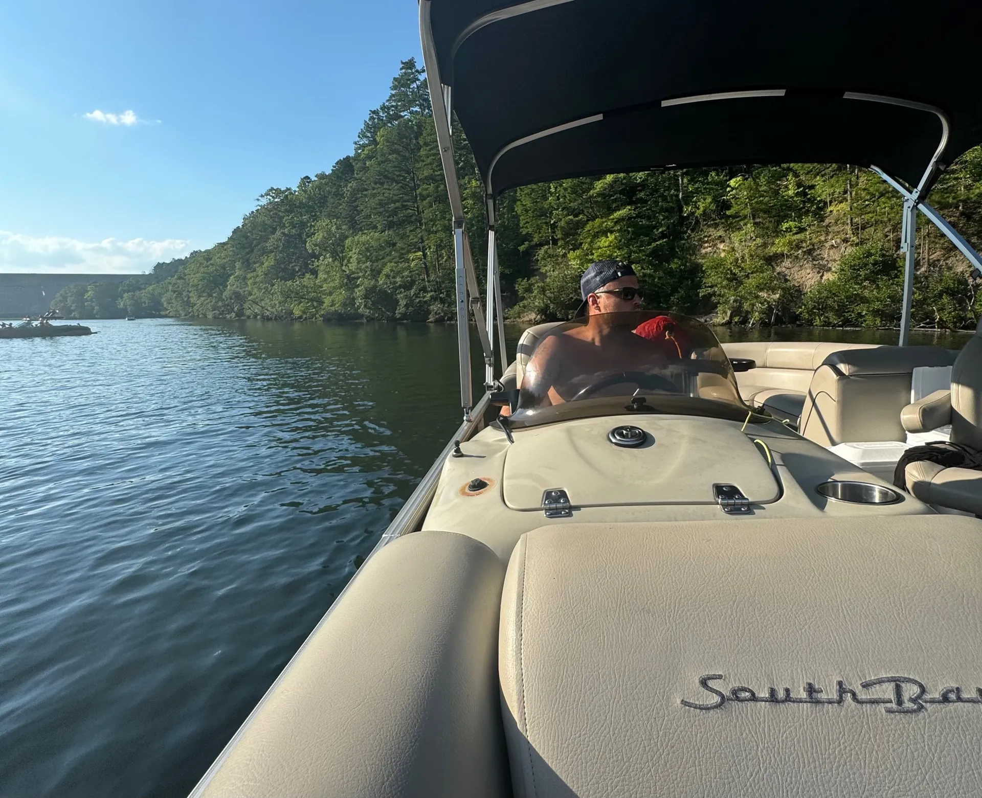 Francioni Tritoon - Perfect Location on Lake Hamilton