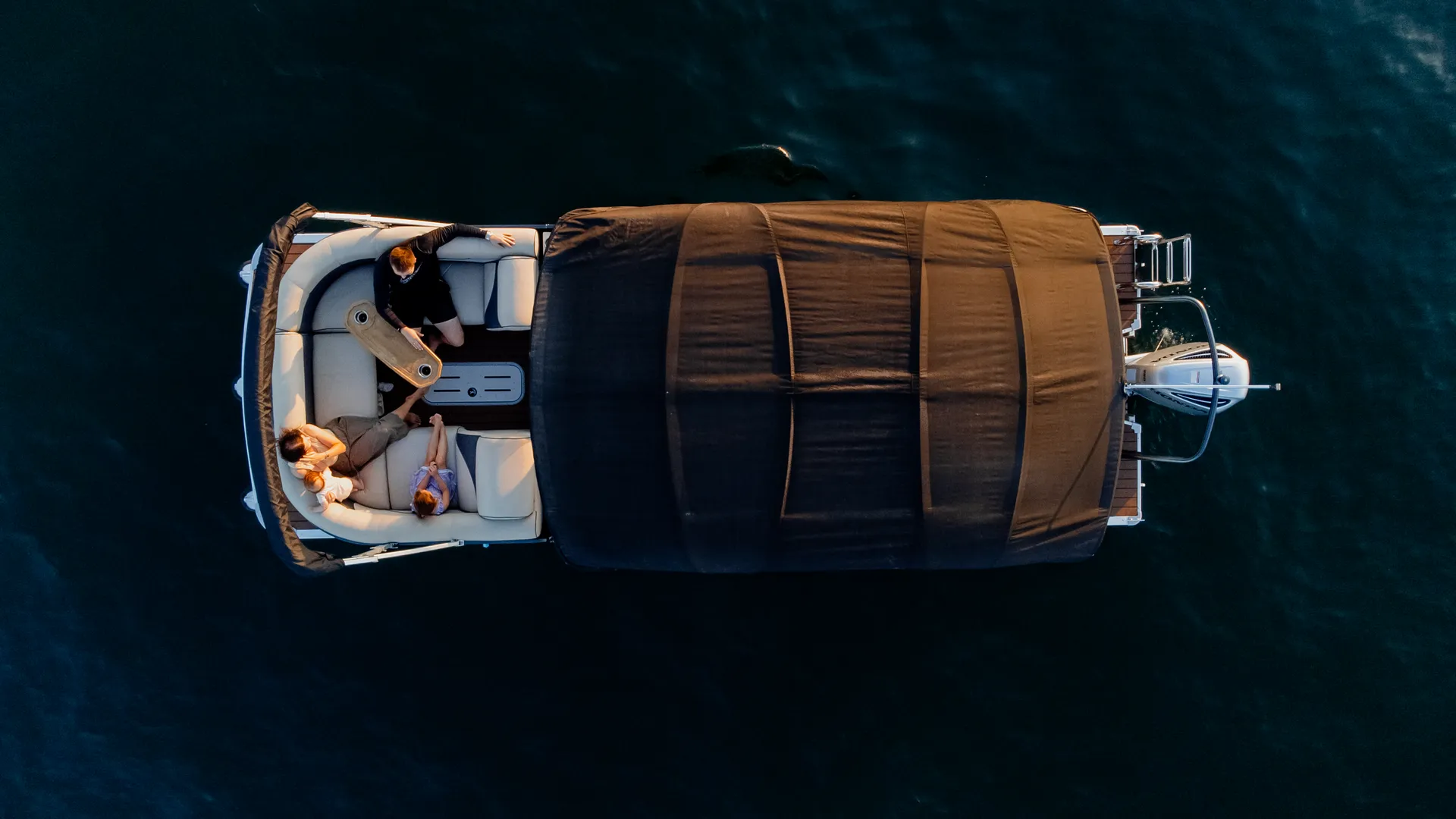 26’ Premium Luxury Tritoon 250HP Motor on Lake Lanier