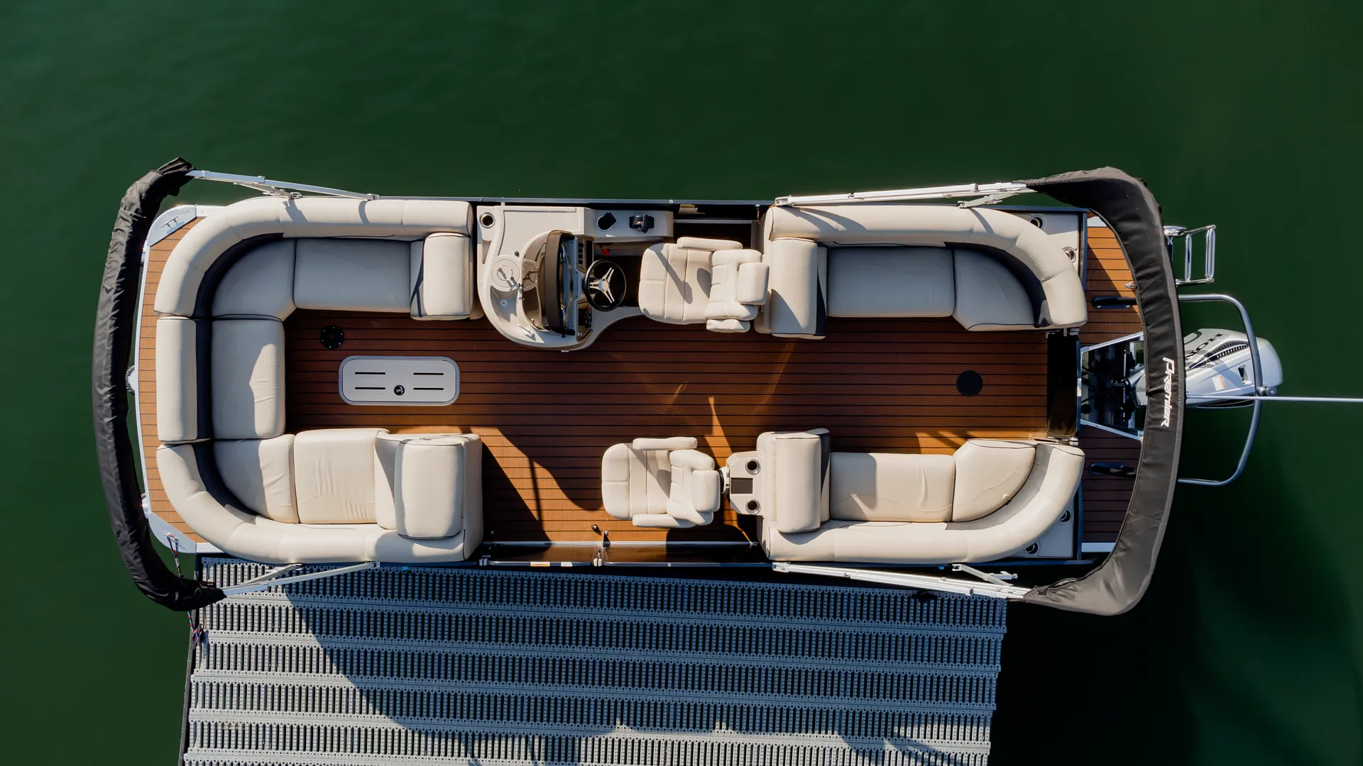 26’ Premium Luxury Tritoon 250HP Motor on Lake Lanier