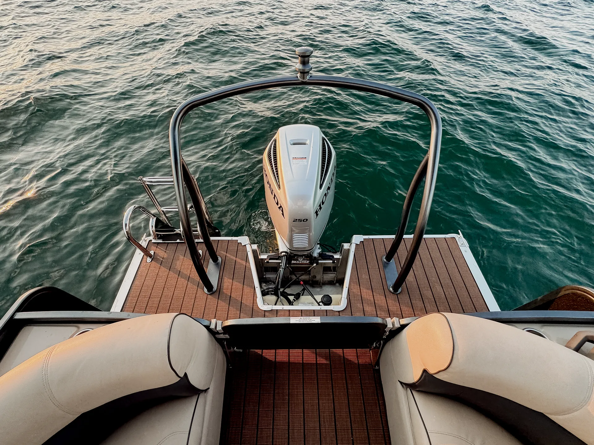 26’ Premium Luxury Tritoon 250HP Motor on Lake Lanier