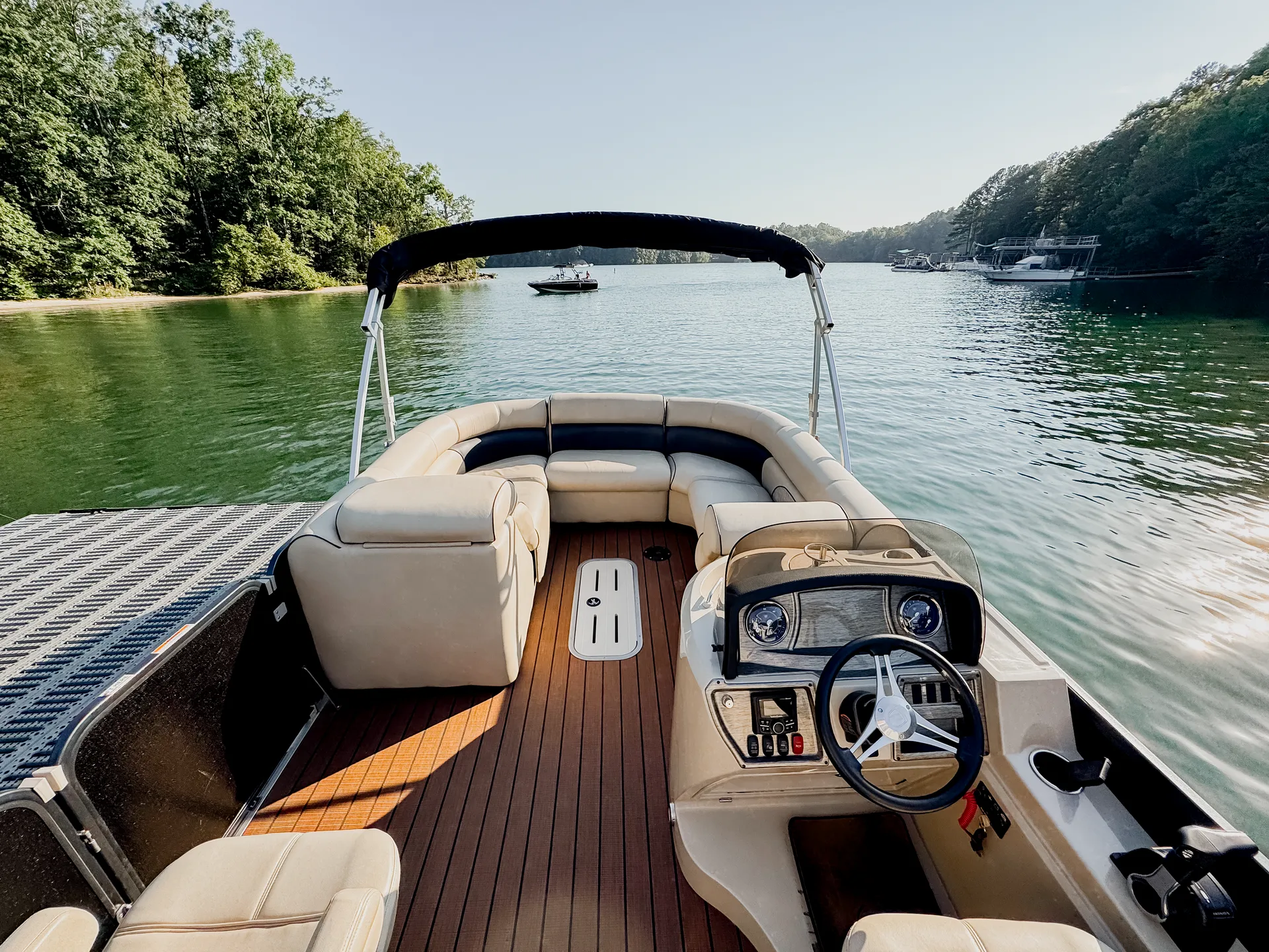 26’ Premium Luxury Tritoon 250HP Motor on Lake Lanier