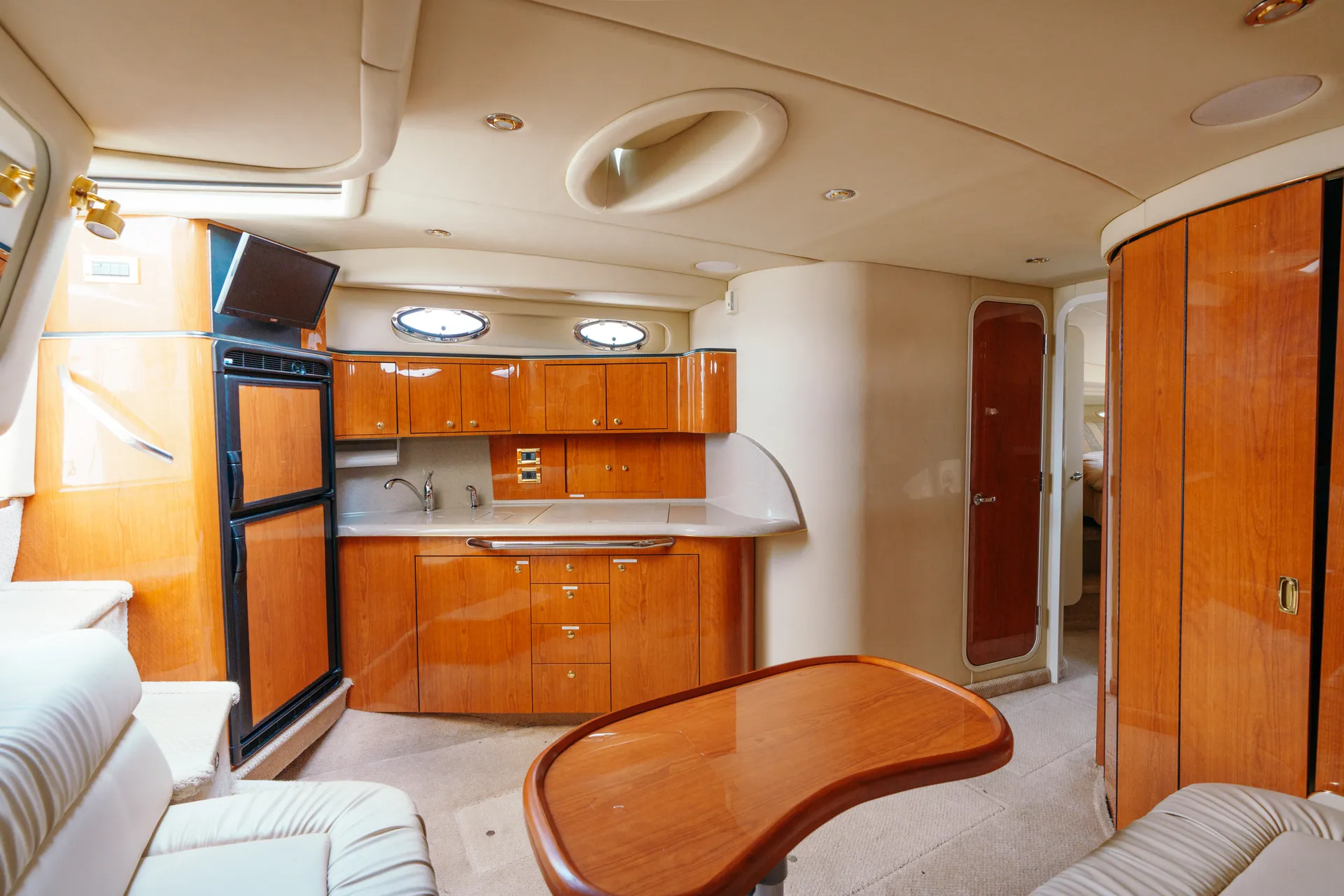 Diversey Harbor Chicago | 46' Gorgeous Sea Ray Yacht (Fuel Included!)