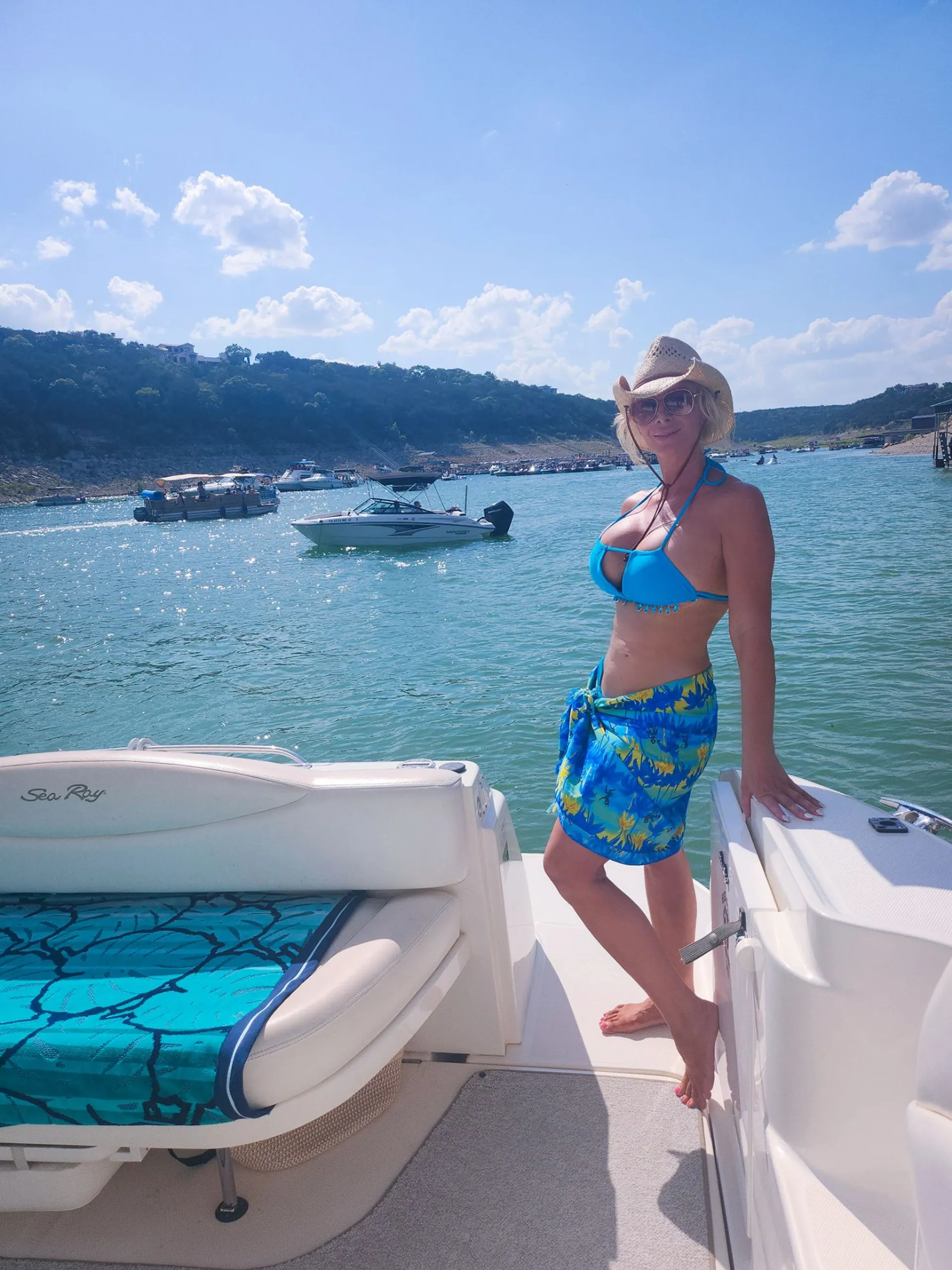 40' Luxury Yacht Charter (PHC)