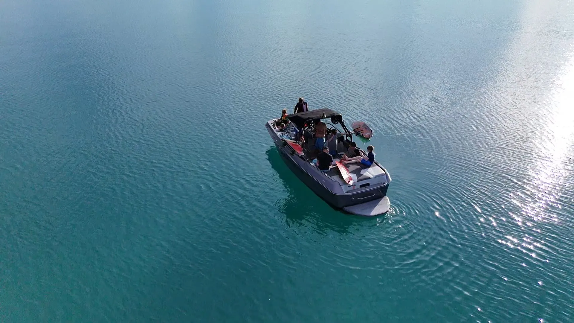 Perfect boat to surf/wakeboard/ski/tube with all the family/friends