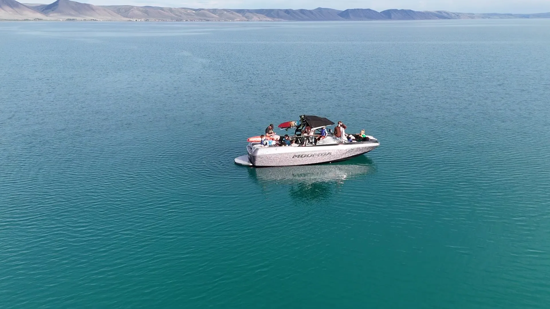 Perfect boat to surf/wakeboard/ski/tube with all the family/friends