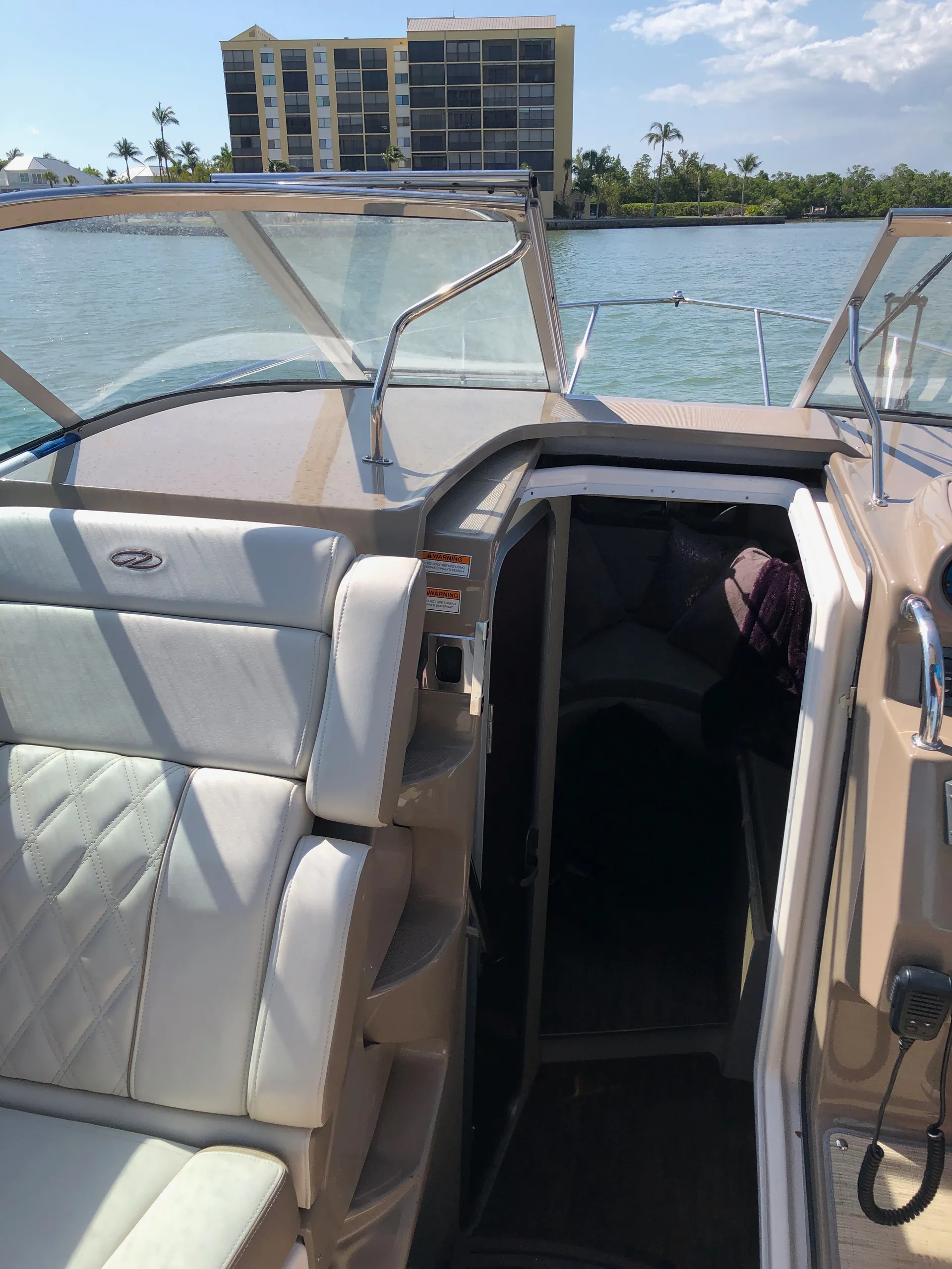 REGAL BOATS 28 EXPRESS CRUISER in Fort Myers Beach, FL — photo 4