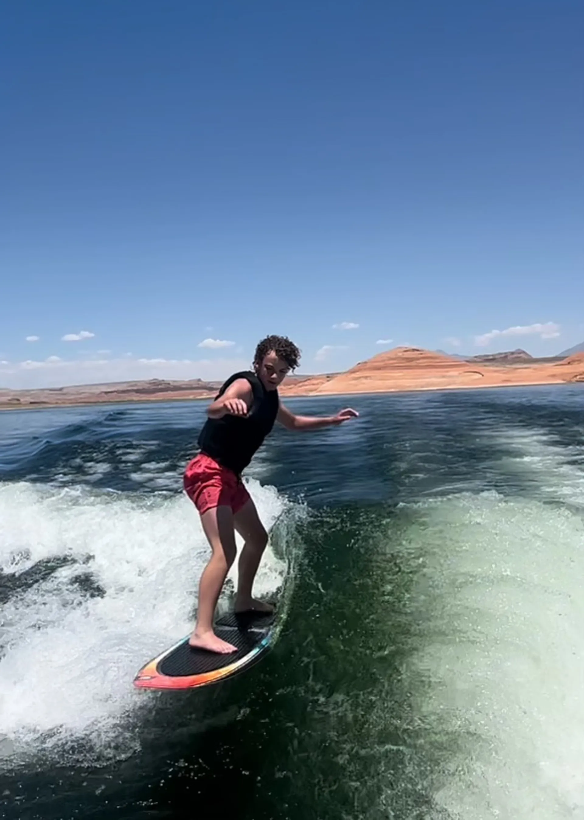 Perfect boat to surf/wakeboard/ski/tube with all the family/friends