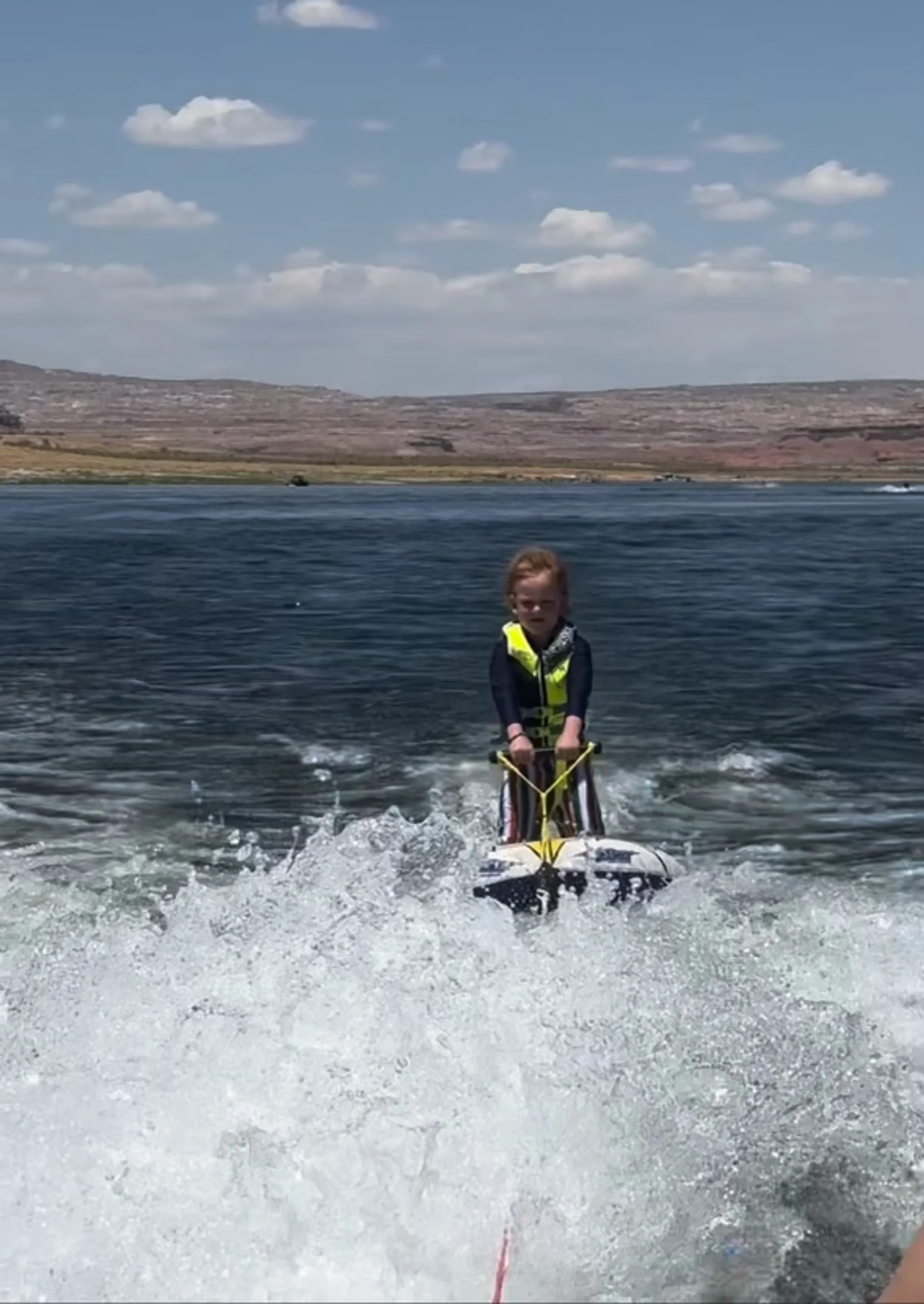 Perfect boat to surf/wakeboard/ski/tube with all the family/friends