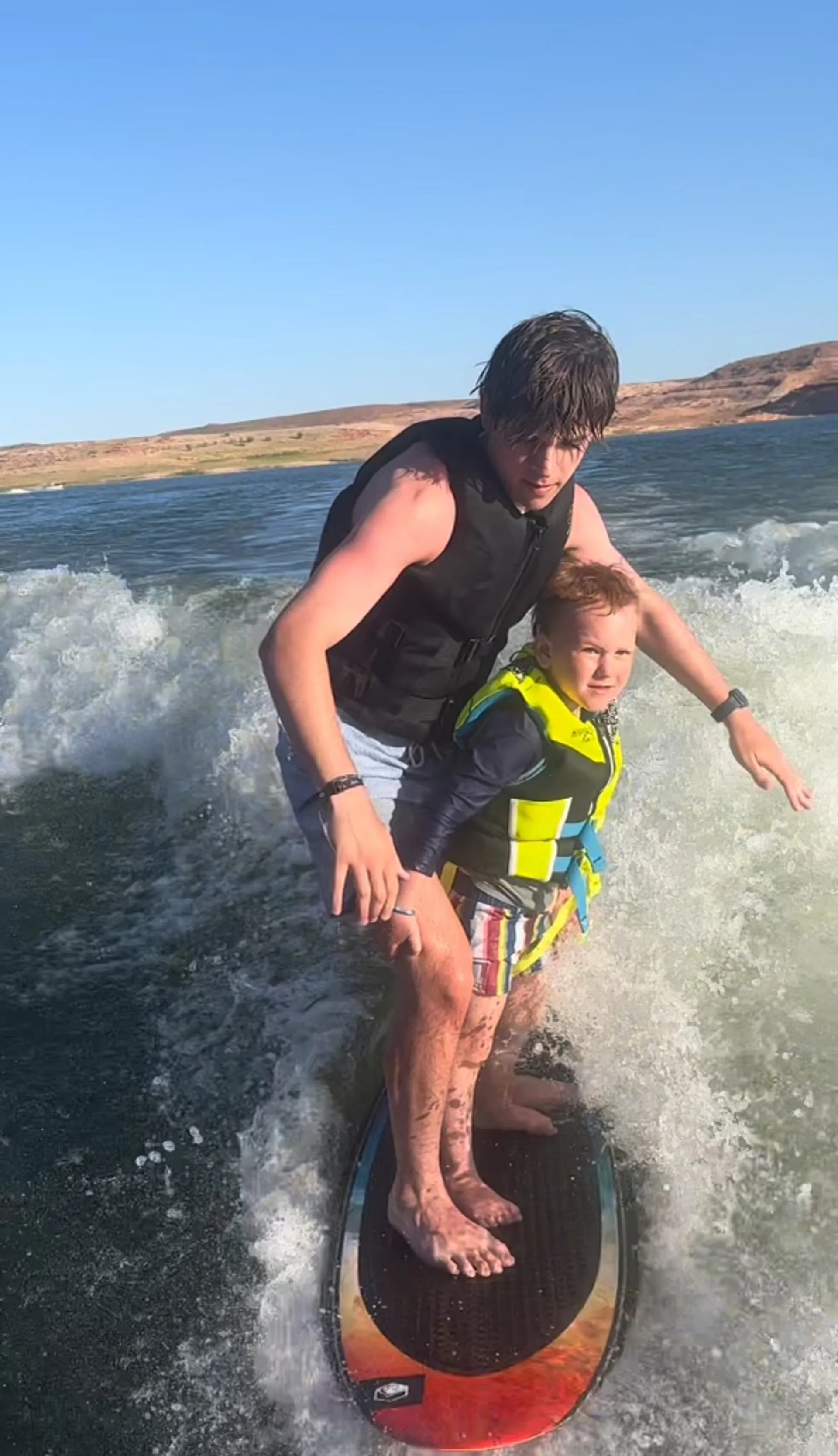 Perfect boat to surf/wakeboard/ski/tube with all the family/friends