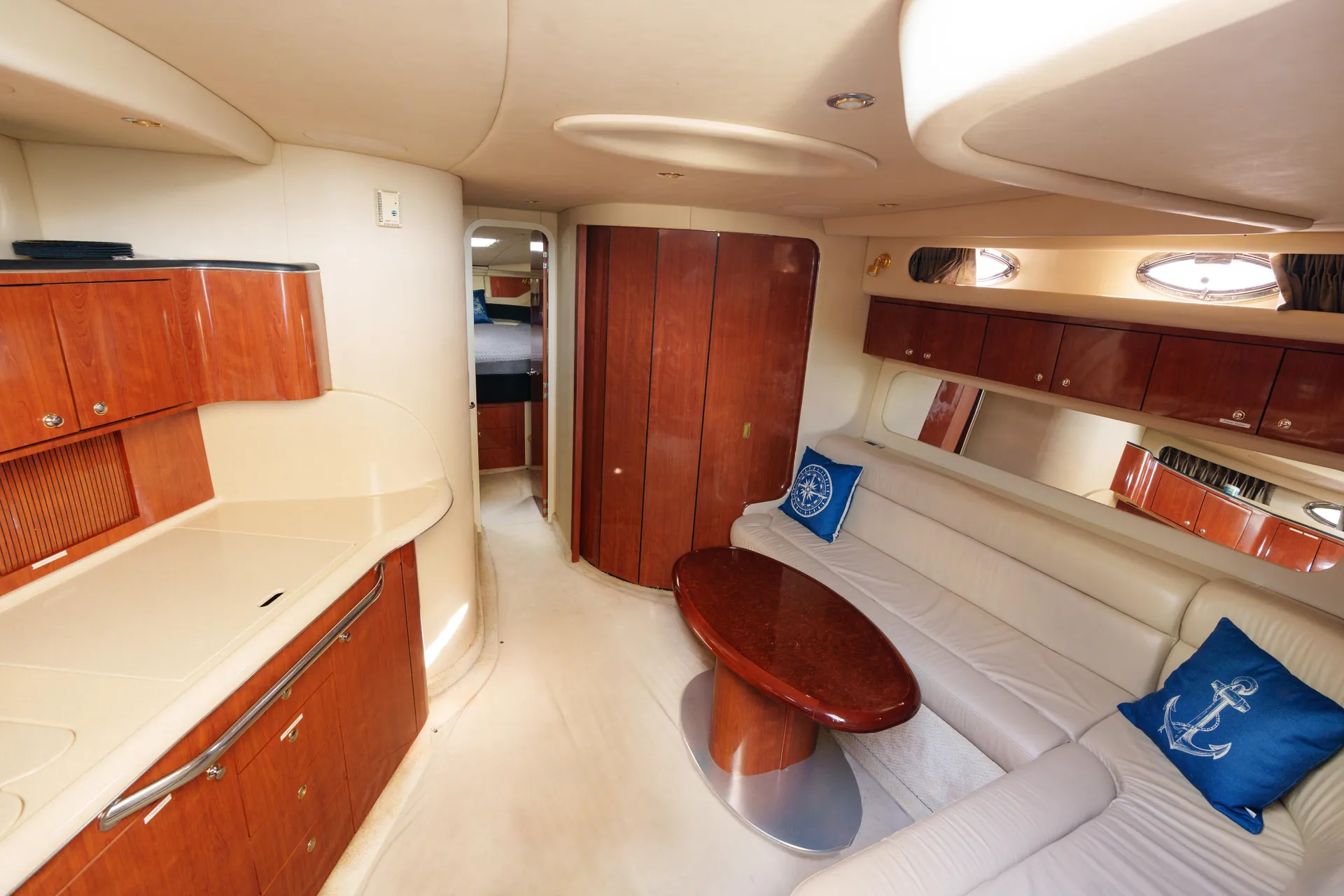 Diversey Harbor Premium 46' Yacht| Great for Birthdays (Fuel Included)