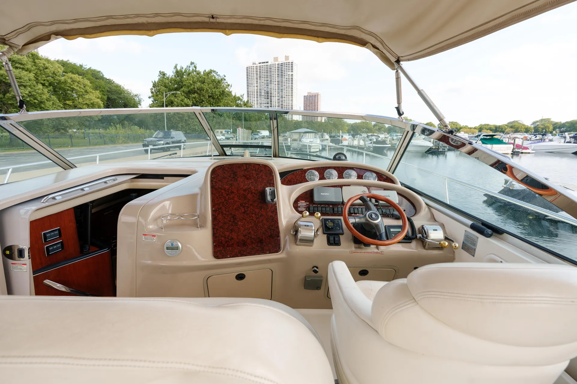 Diversey Harbor Premium 46' Yacht| Great for Birthdays (Fuel Included)