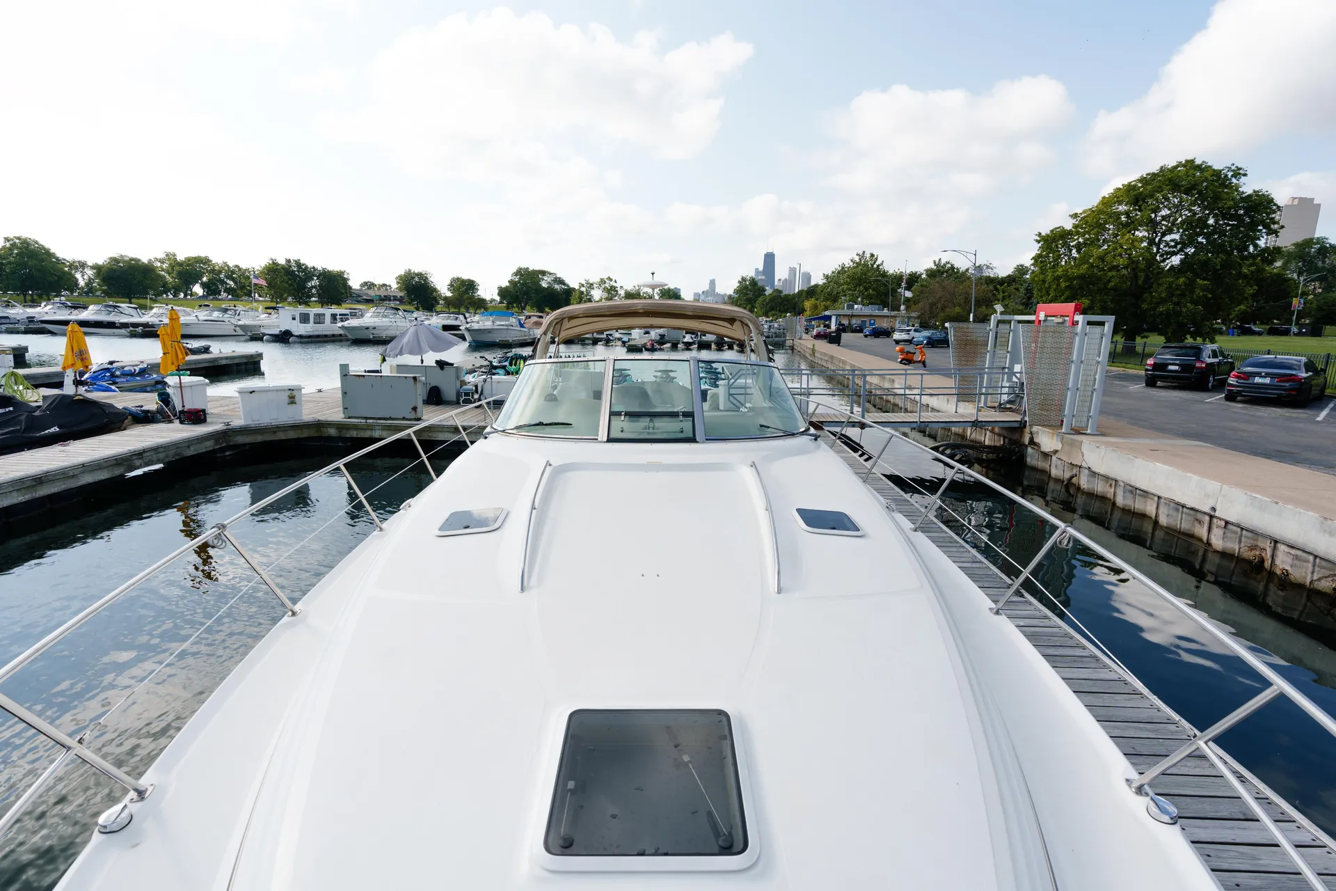Diversey Harbor Premium 46' Yacht| Great for Birthdays (Fuel Included)