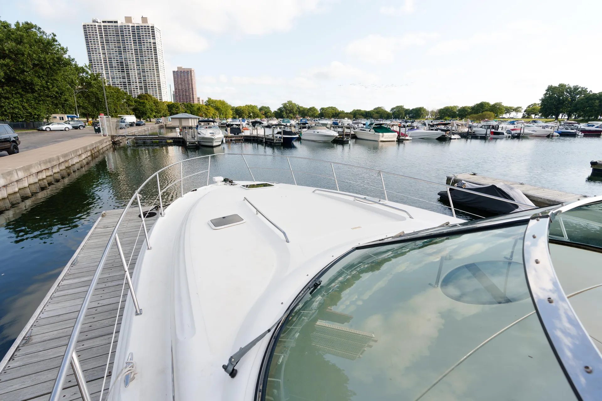 Diversey Harbor Premium 46' Yacht| Great for Birthdays (Fuel Included)