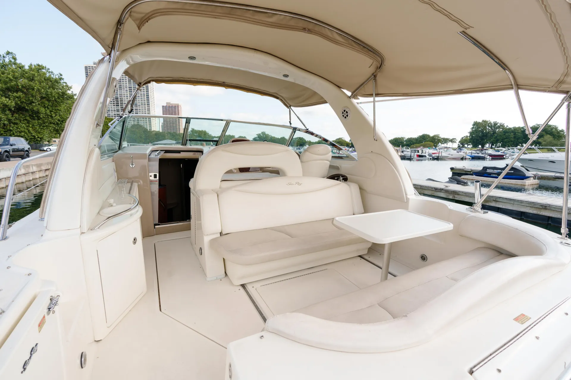 Diversey Harbor Premium 46' Yacht| Great for Birthdays (Fuel Included)