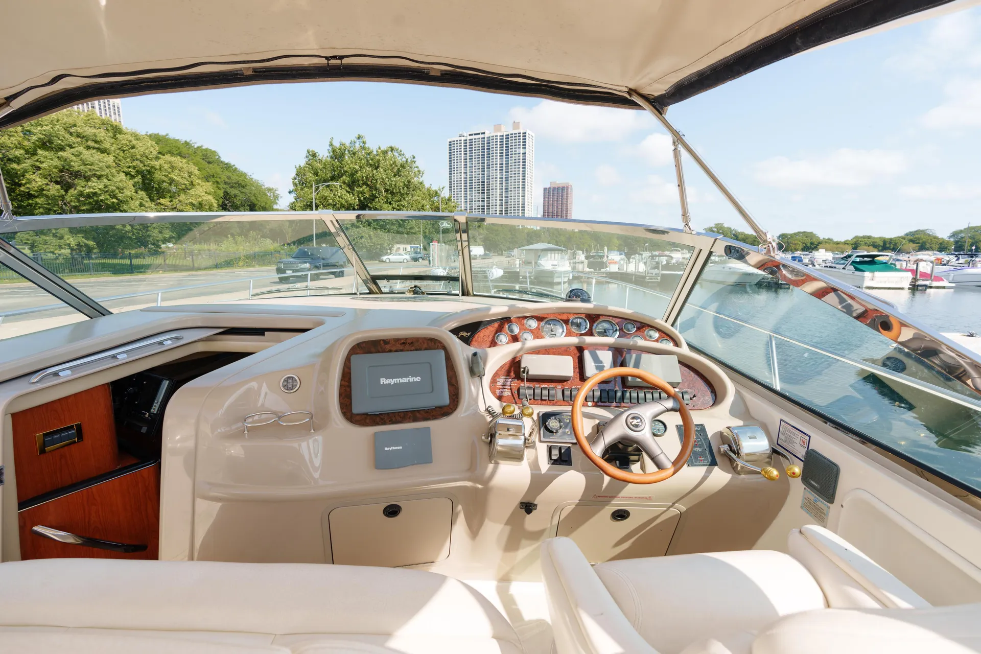 Diversey Harbor Chicago | 46' Gorgeous Sea Ray Yacht (Fuel Included!)