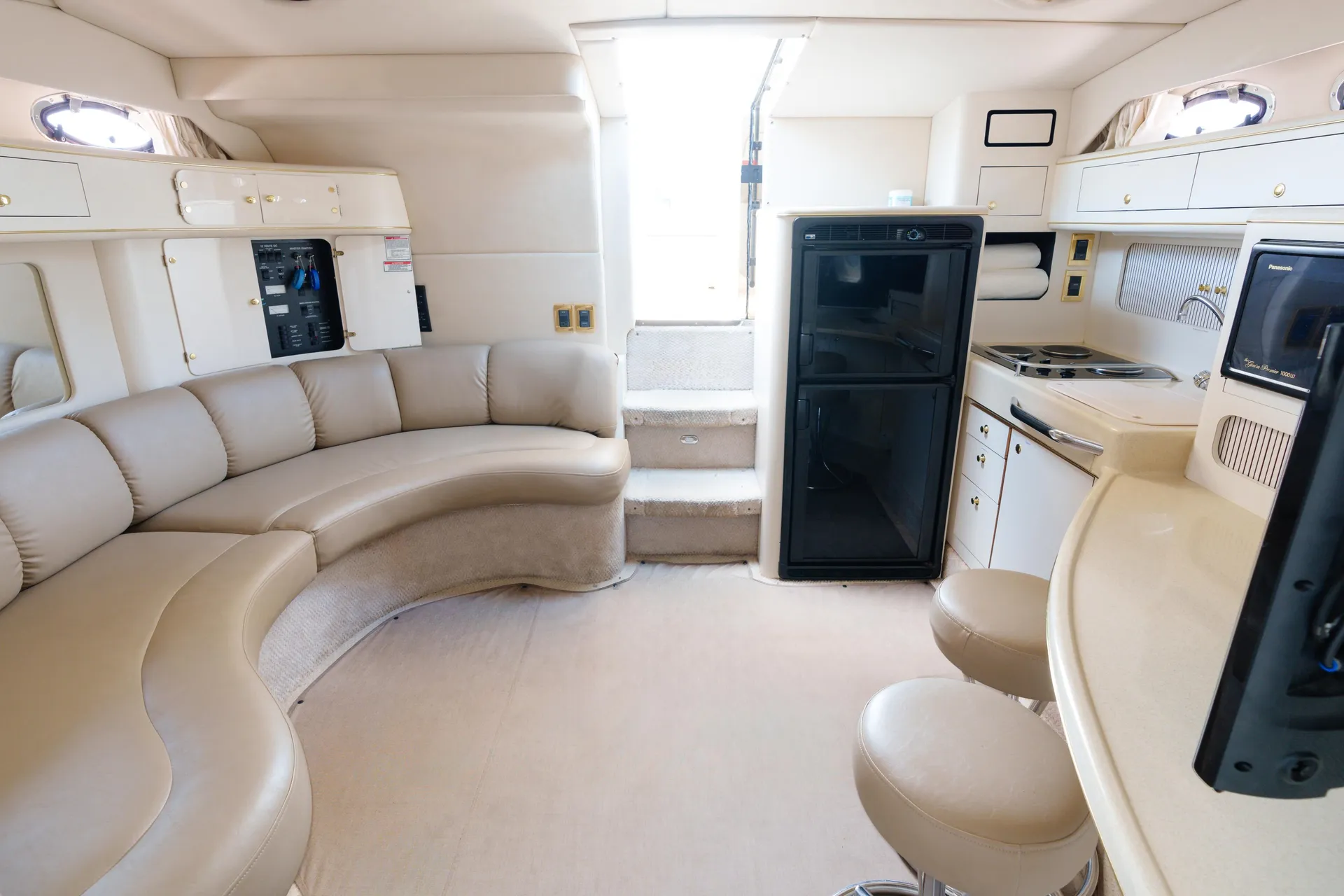Diversey Harbor | 45' Stunning Sea Ray Boat | Chicago (Fuel Included!)