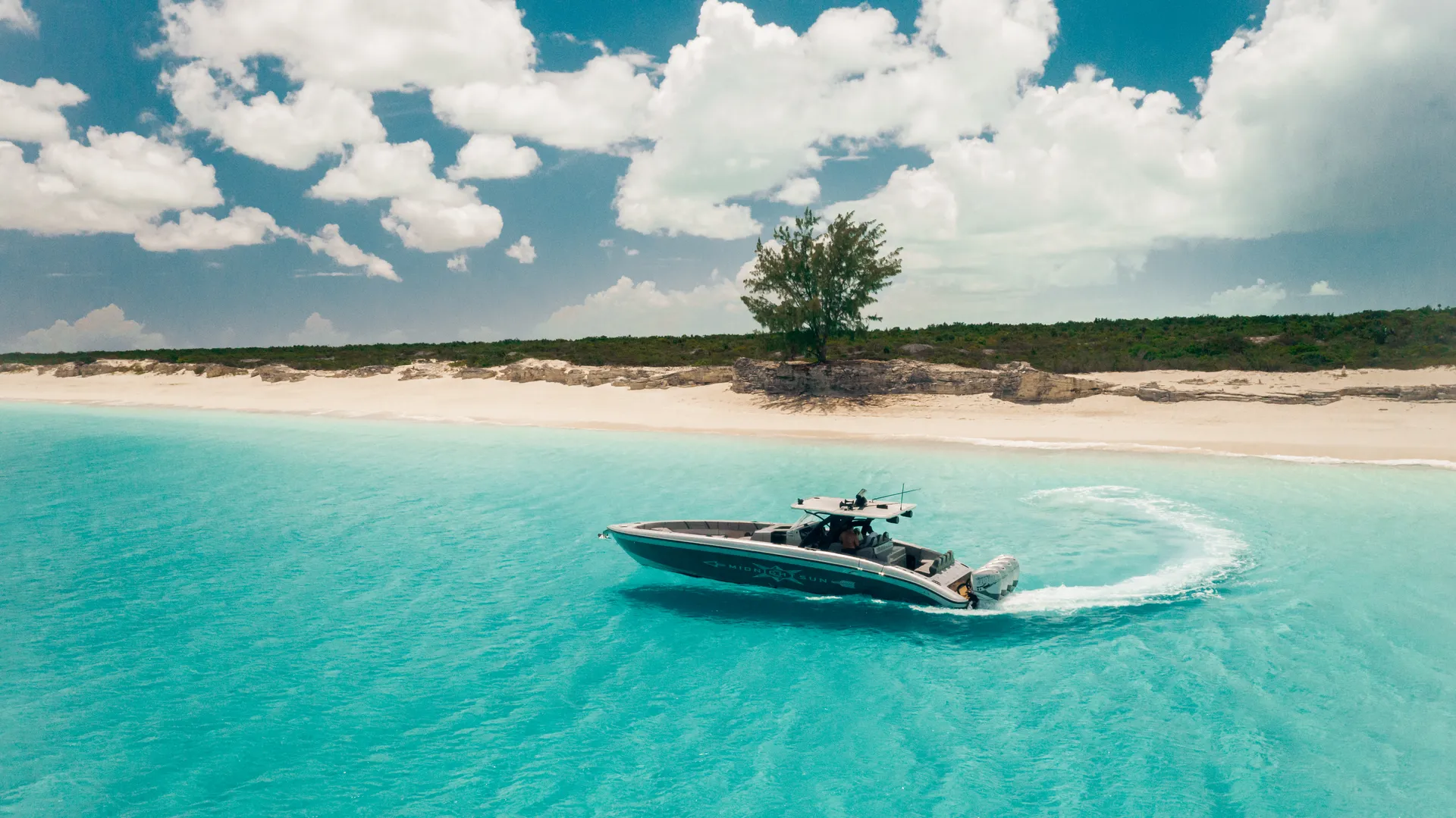 Midnight Express 43’ Open in Leeward Settlement, Caicos Islands — photo 10