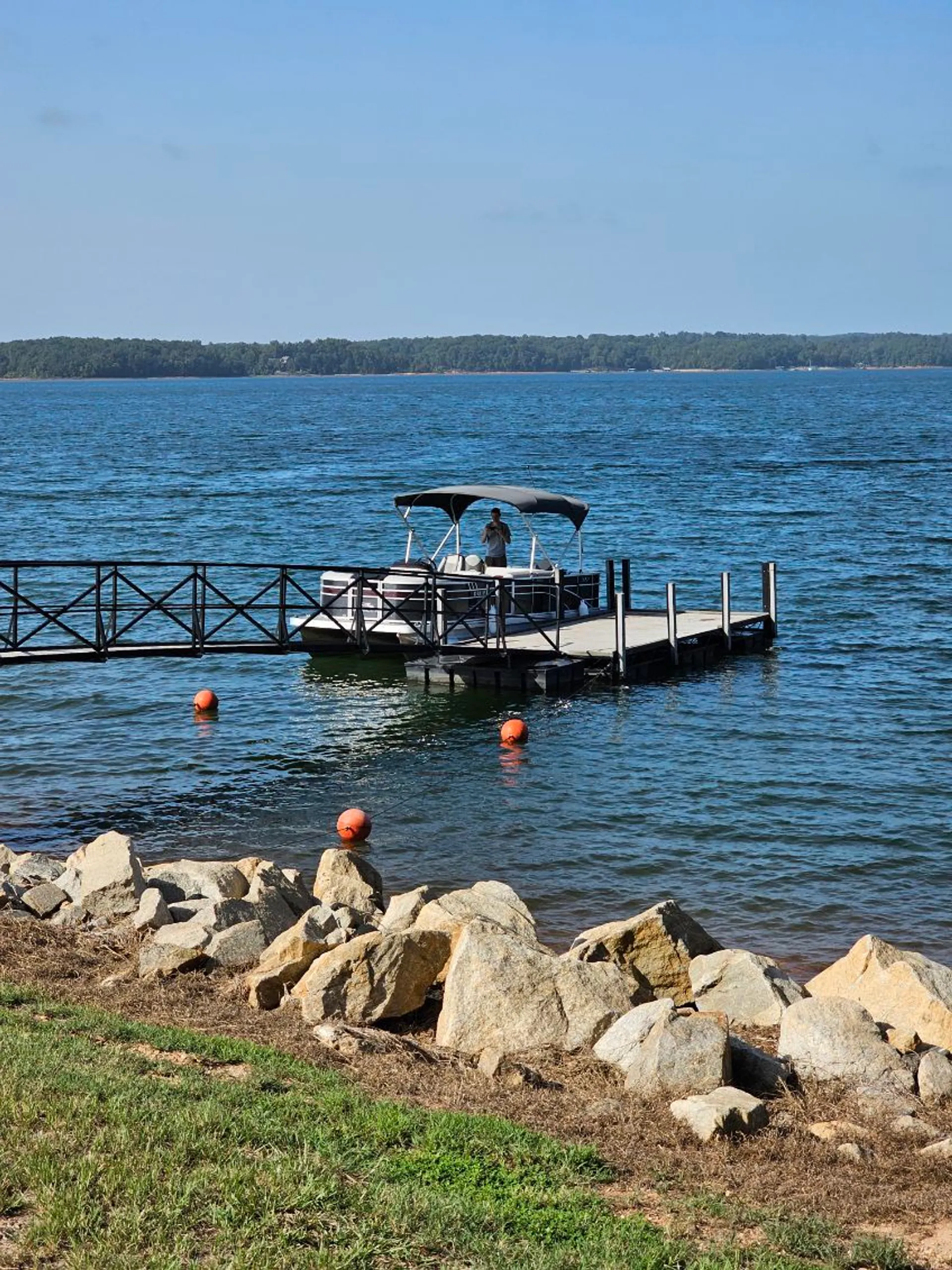 21' Bennington Pontoon for Fishing, Water Sports & Relaxation