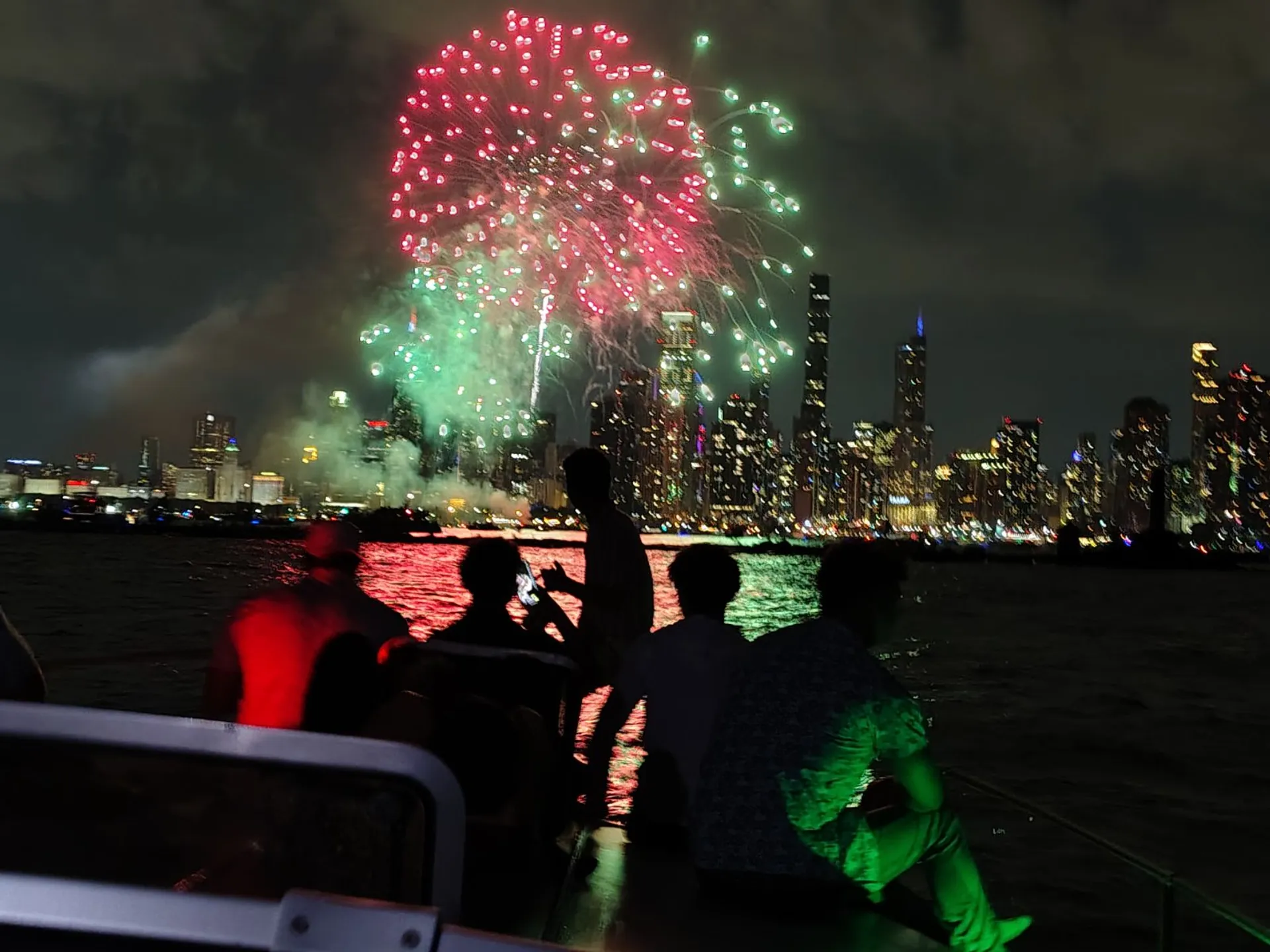 Sea Ray Sundancer 33ft Yacht – Chicago Luxury Cruise, Dine, and Party 