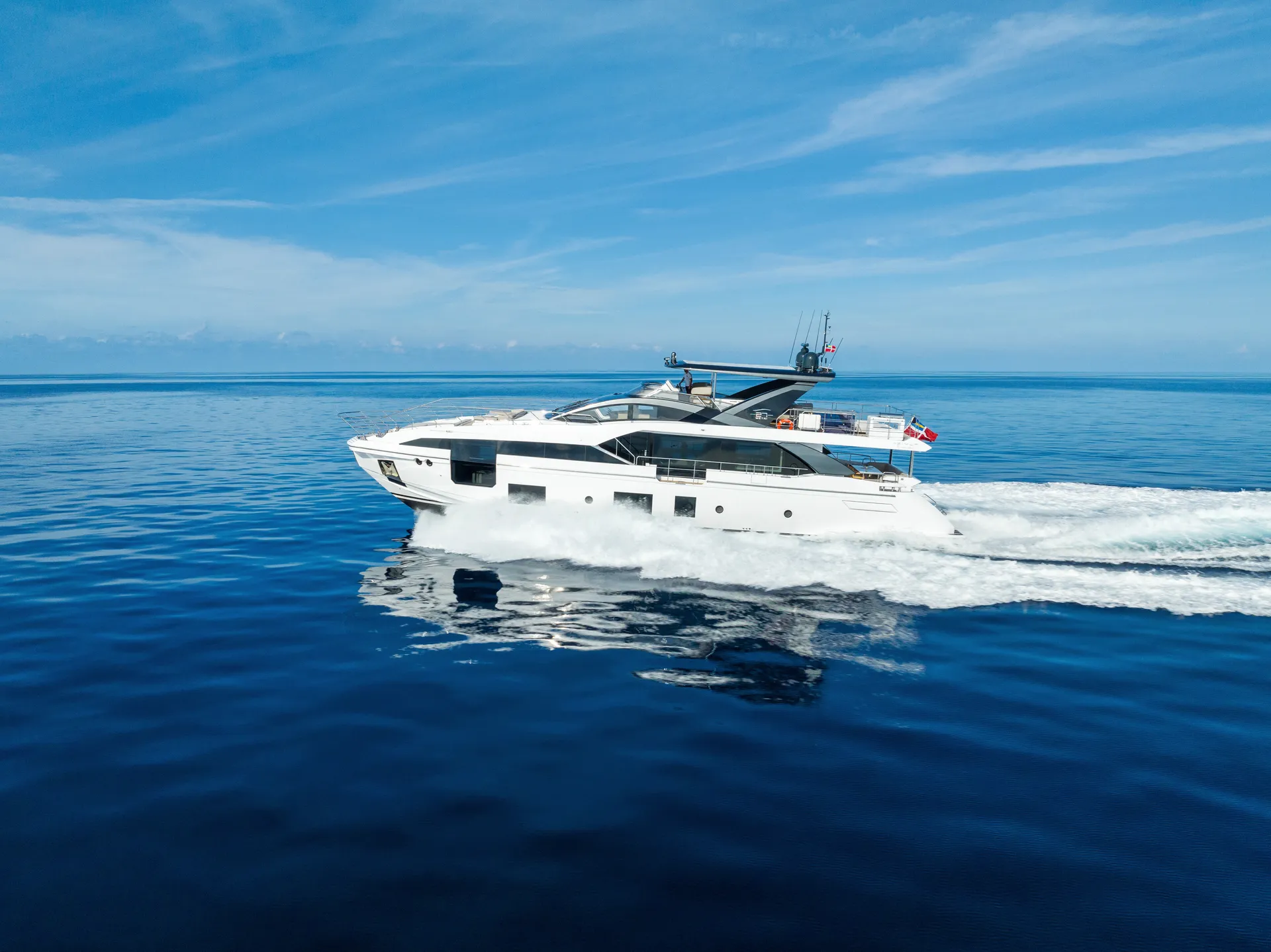 Azimut FLY in Miami Beach, FL — photo 2