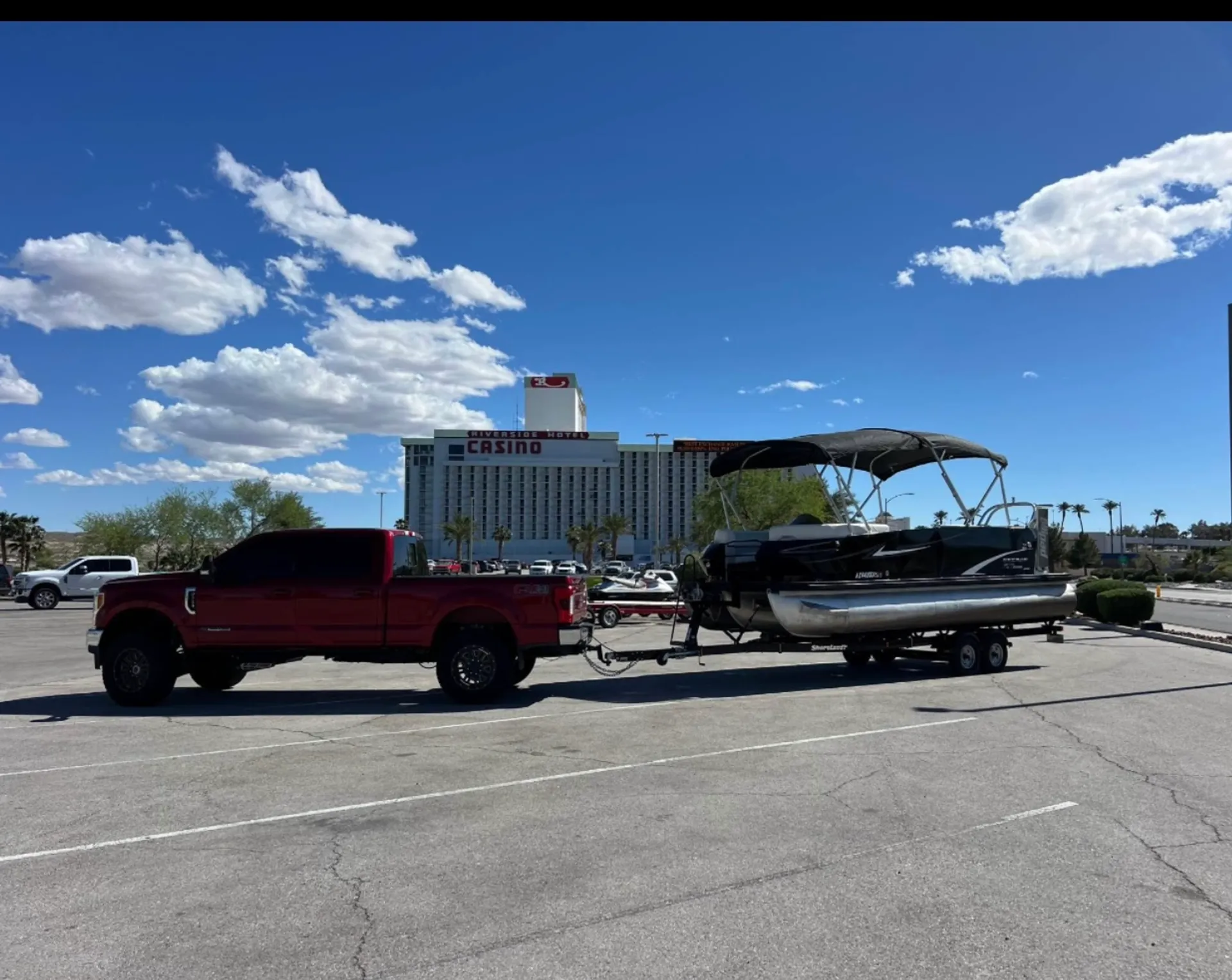 SPACIOUS 22FT TRITOON WITH BIG 200 HP MERCURY &amp; lILYPAD DIVING BOARD