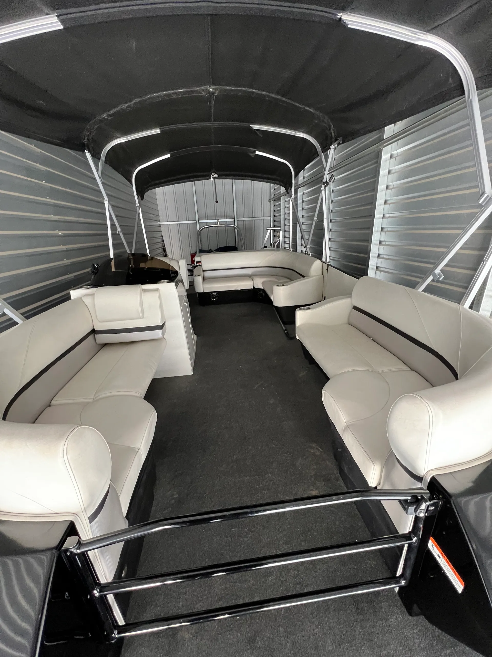 SPACIOUS 22FT TRITOON WITH BIG 200 HP MERCURY &amp; lILYPAD DIVING BOARD