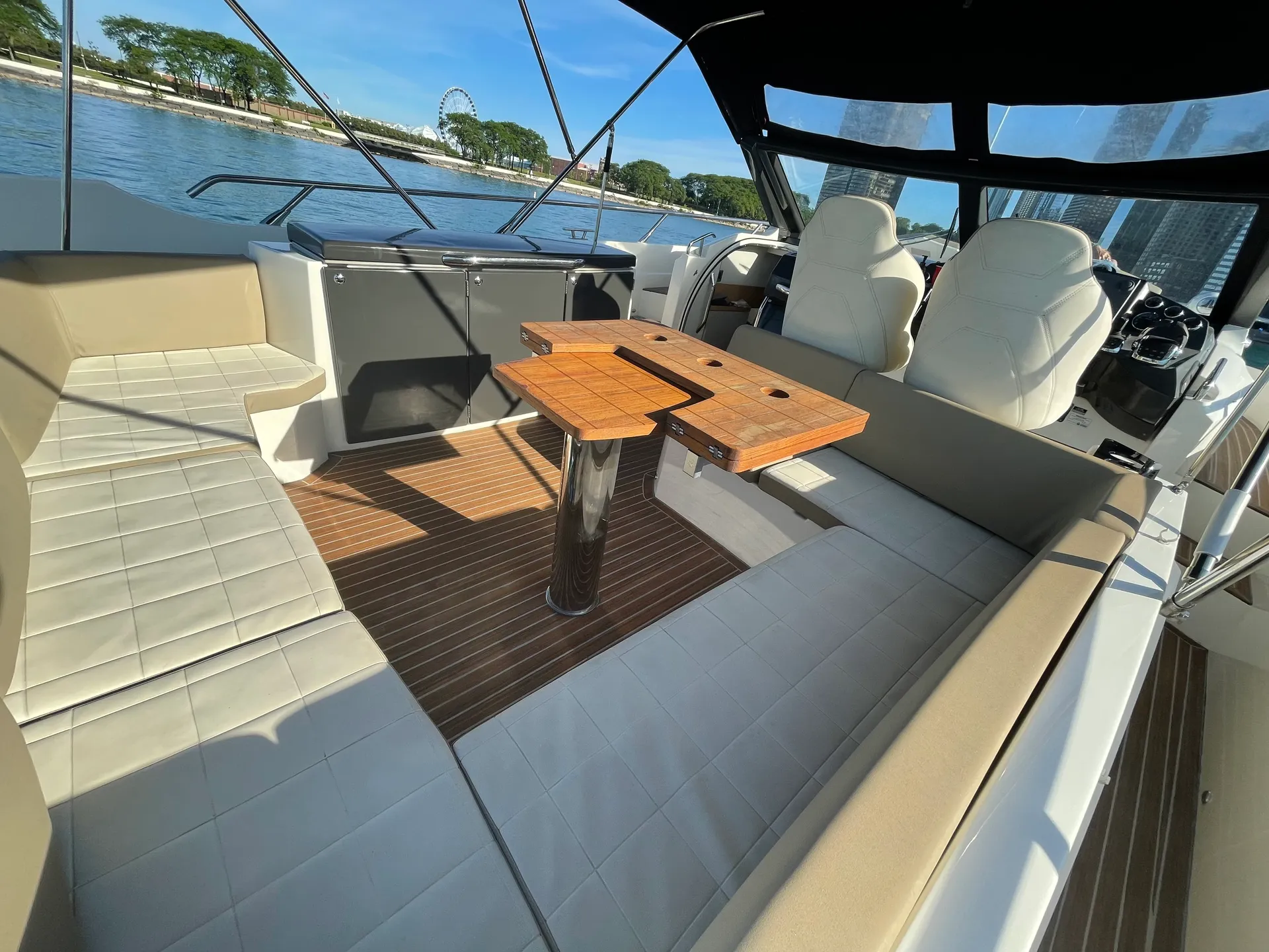2015 Absolute 40 STL Motor Yacht for rent