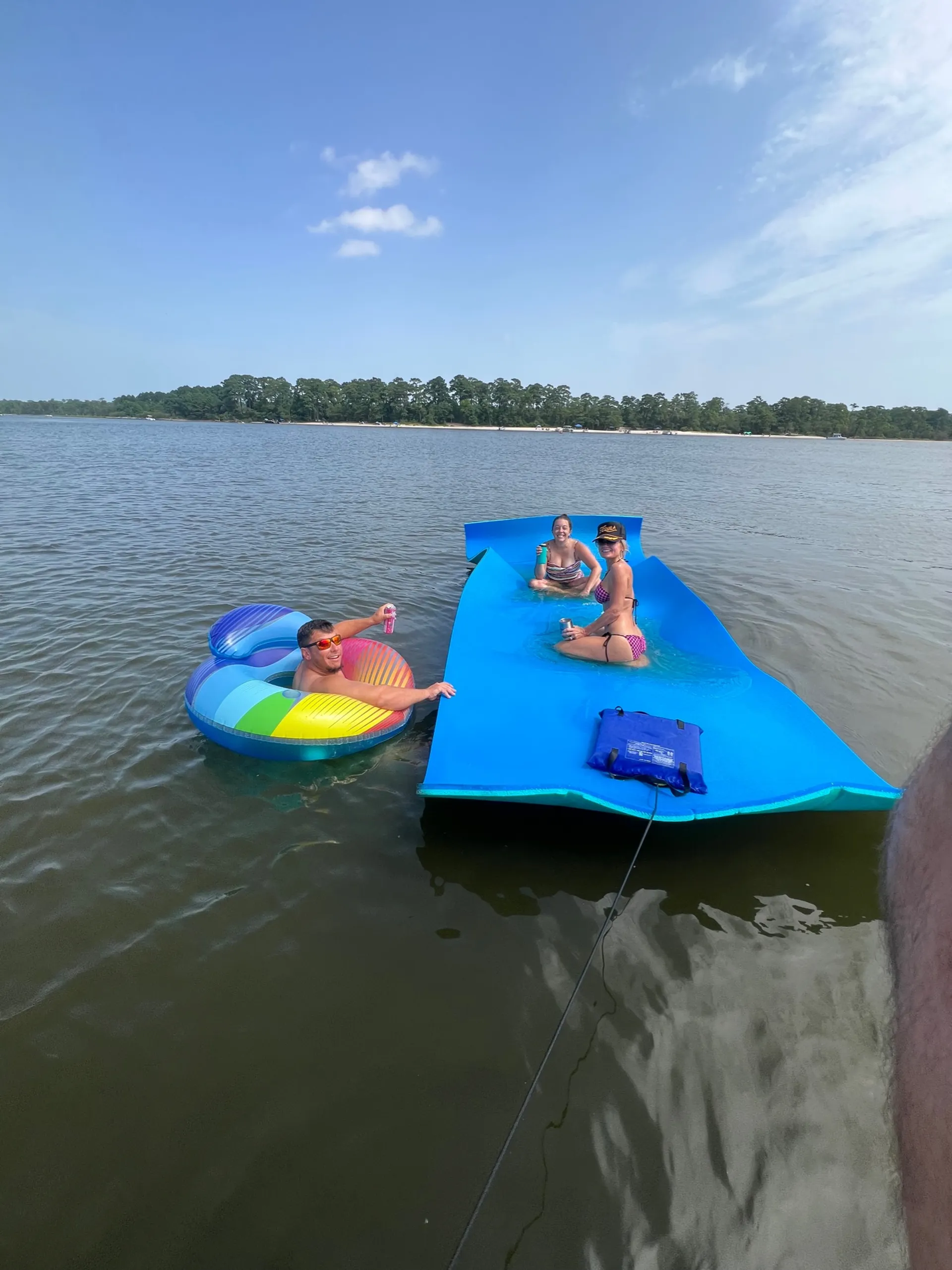 Comfortable Tiki boat!! FREE gas! BYOB 🎊🎉 1-6 passengers 