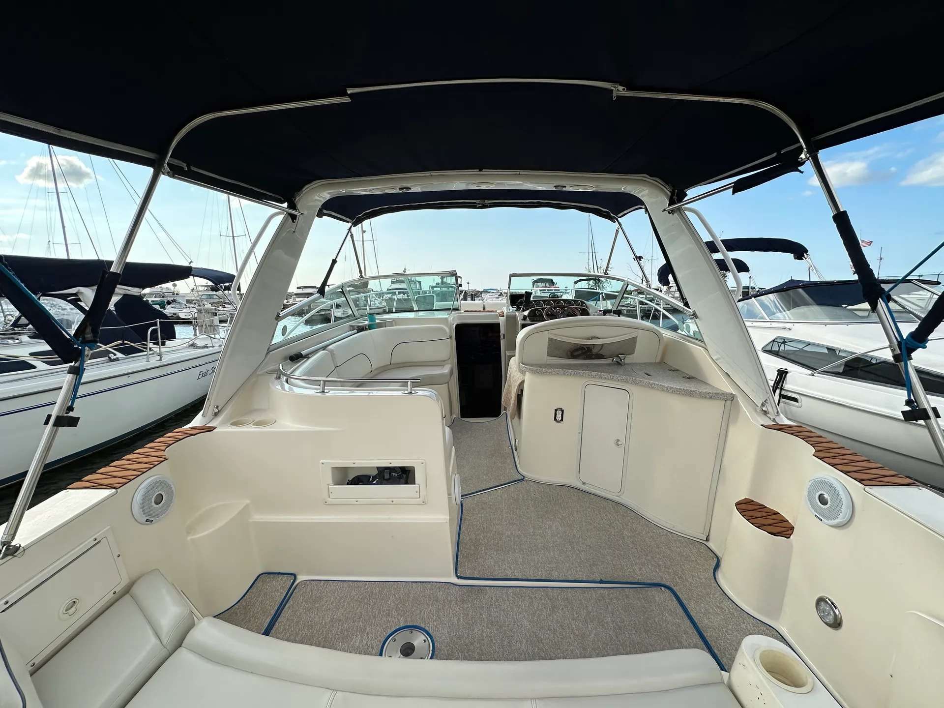 Rinker Boats 310 Fiesta Vee in Cleveland, OH — photo 3