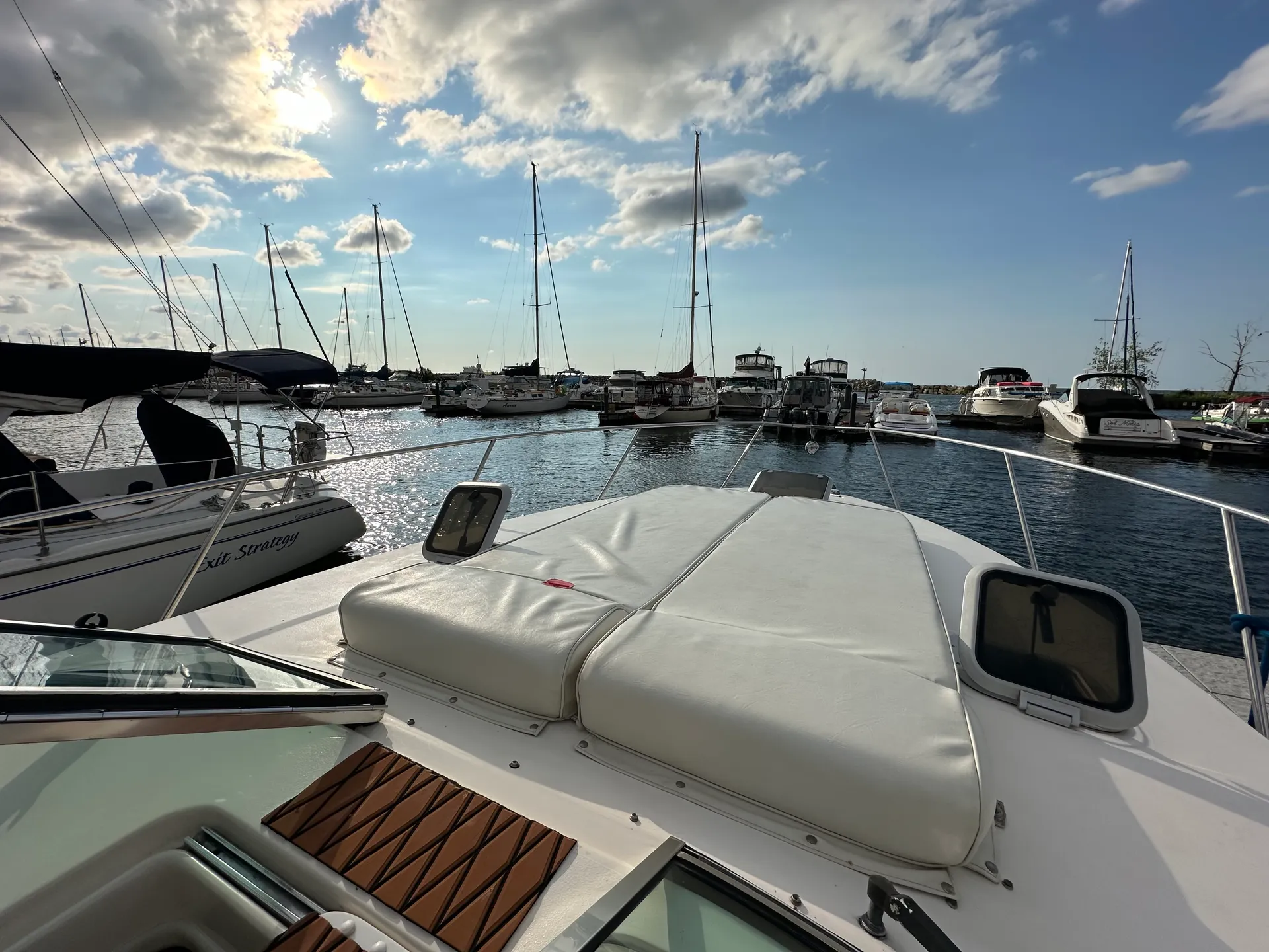 Rinker Boats 310 Fiesta Vee in Cleveland, OH — photo 2