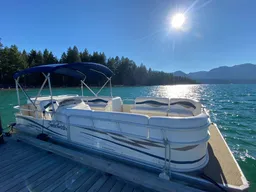 Spacious 24-Foot Pontoon Boat for Unforgettable Water Adventures! boat photo