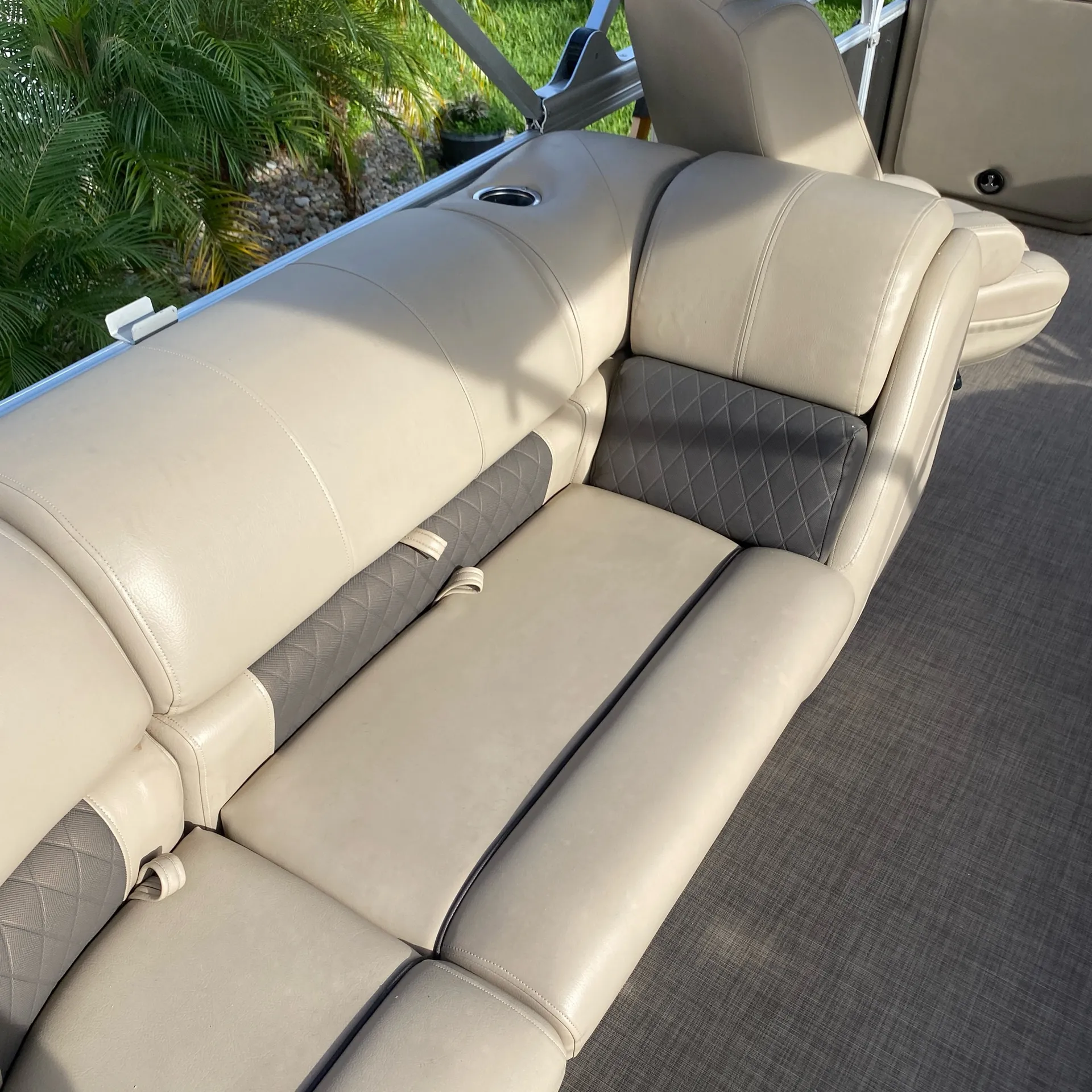 Come explore St Augustine, dolphins sunsets and sandbars! 12person 