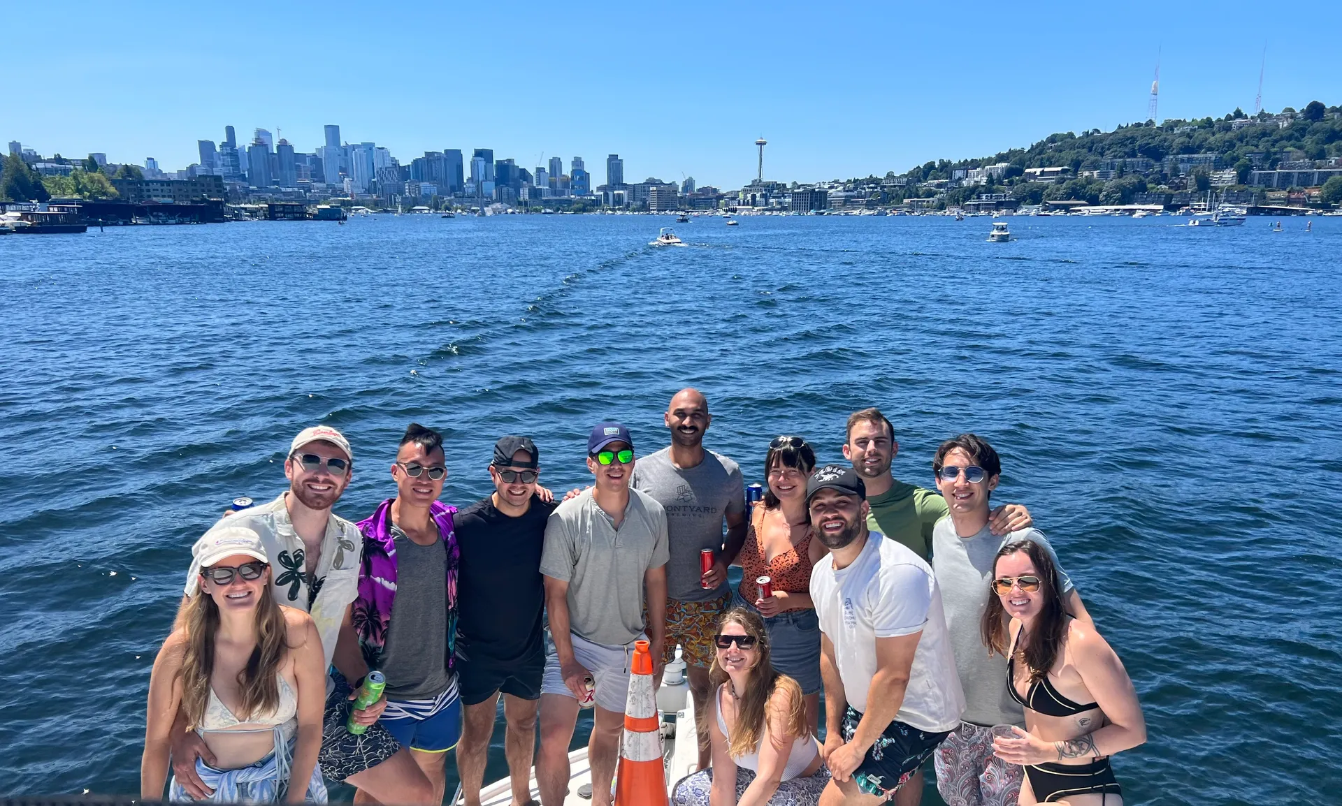 Cruise the lake 🛥️on a 40ft yacht w/bathrooms.  Lake Union/Lake WA