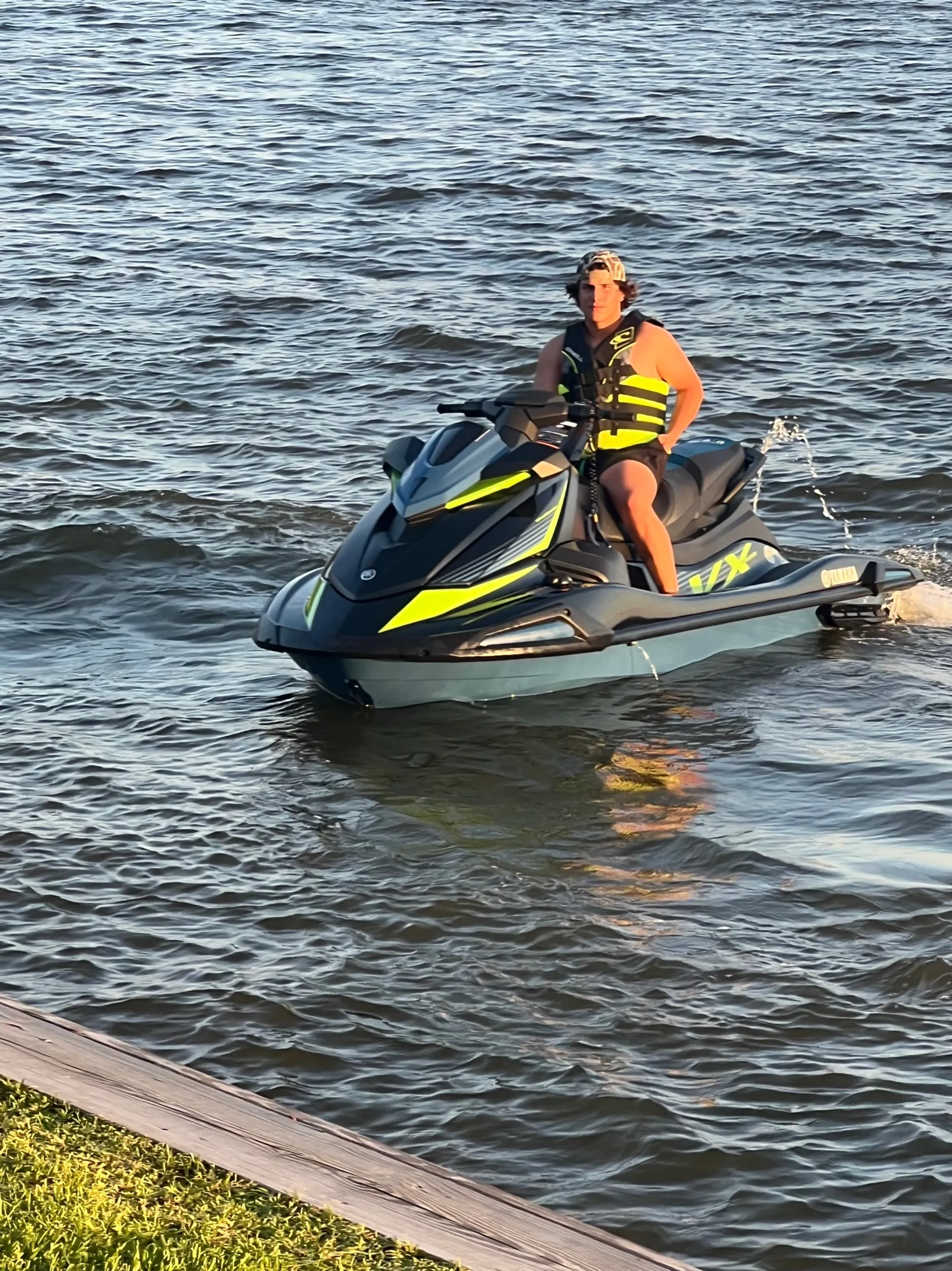 Luxury Avalon 25  ’Tri-Toon  Entertainer W/ 150HP &amp; Bistro Bar