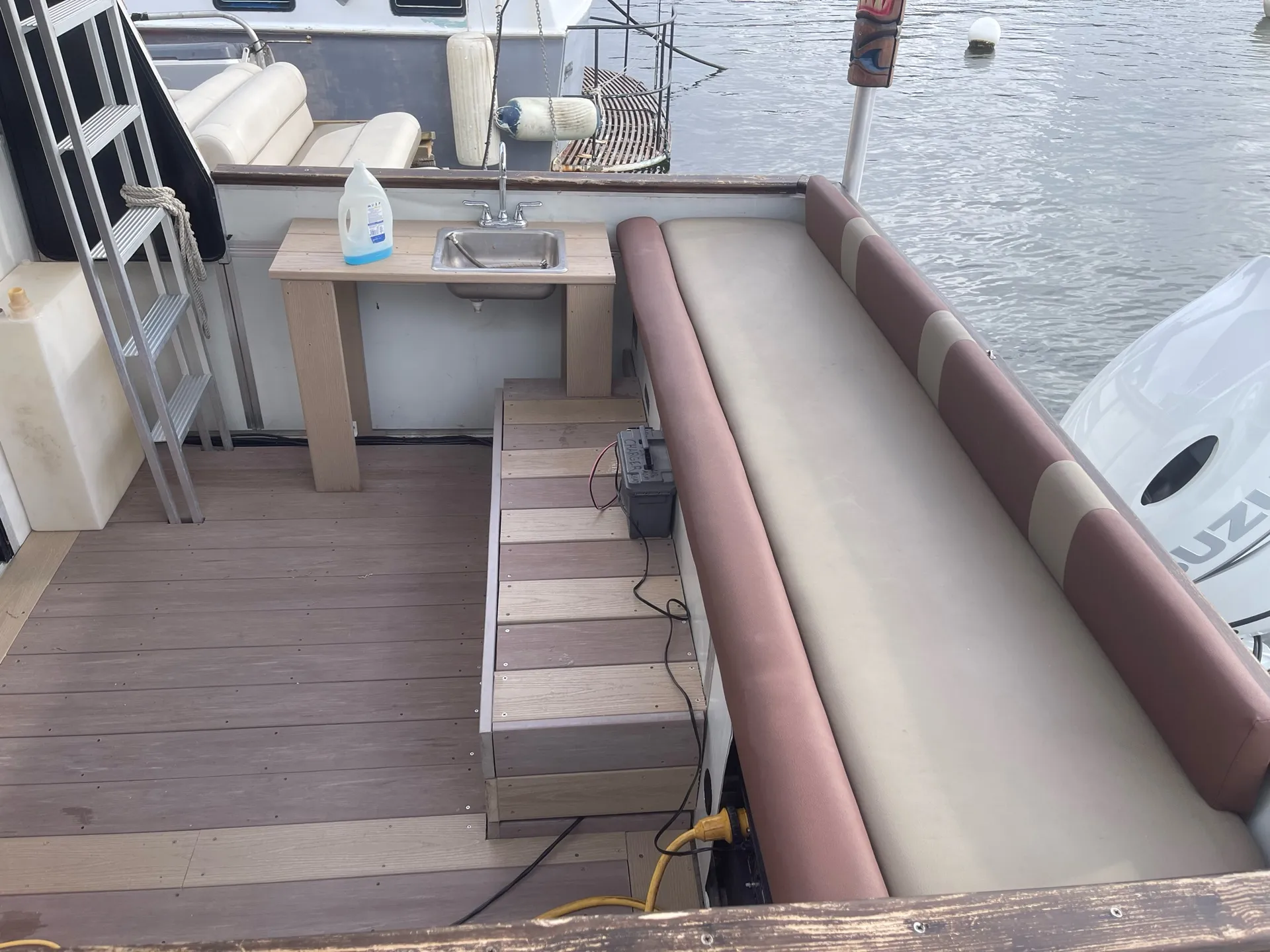 Tiki barge has Restroom with Heat or A/C  32 foot long 