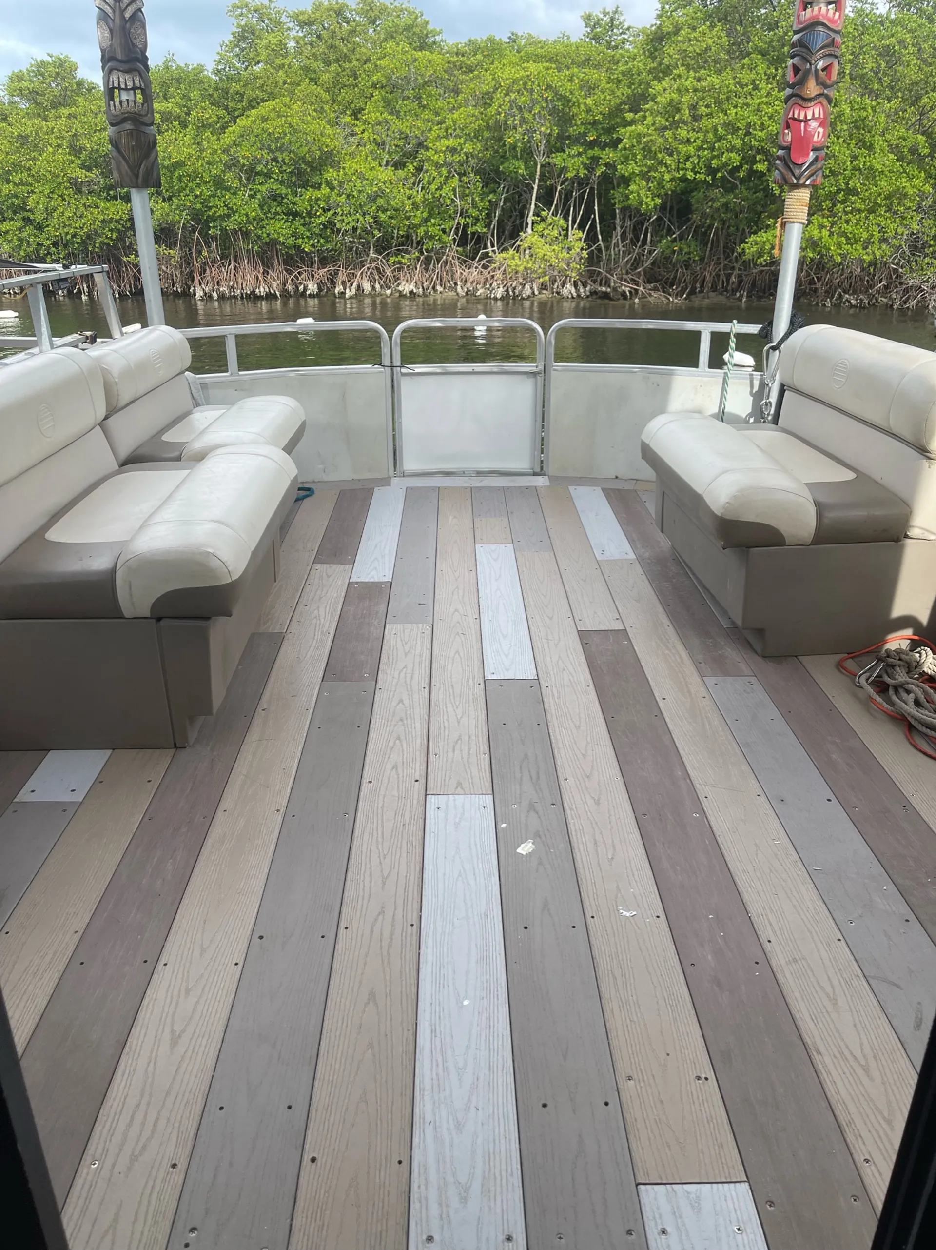 Tiki barge has Restroom with Heat or A/C  32 foot long 