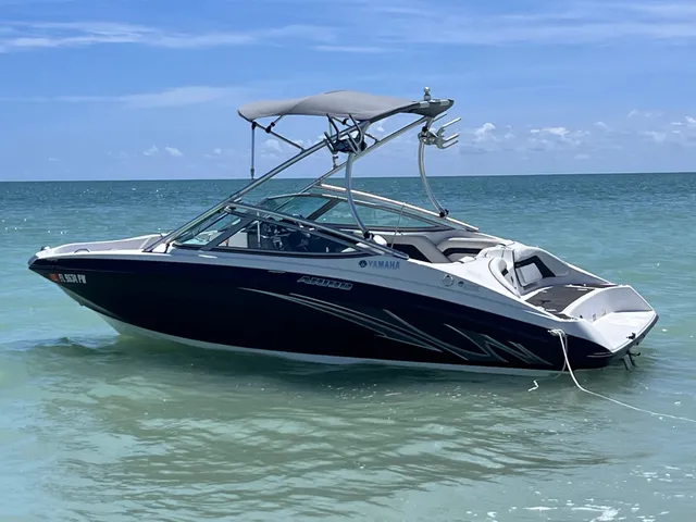 Rent a Yamaha jet boat in Cape Coral, FL near me