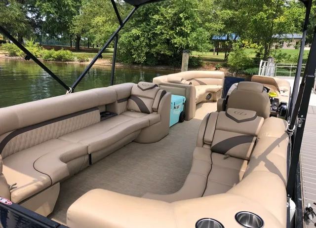 Rent a HARRIS BOATS pontoon in Cornelius, NC near me