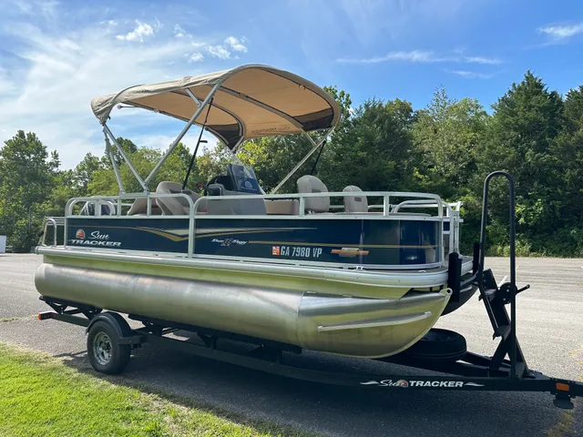 Rent a SUN TRACKER pontoon in Hebron, KY near me