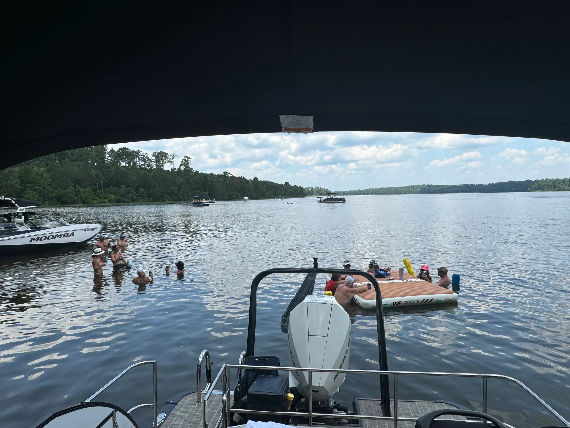 28ft Luxury Tri-Toon w/ Captain | Lake Conroe